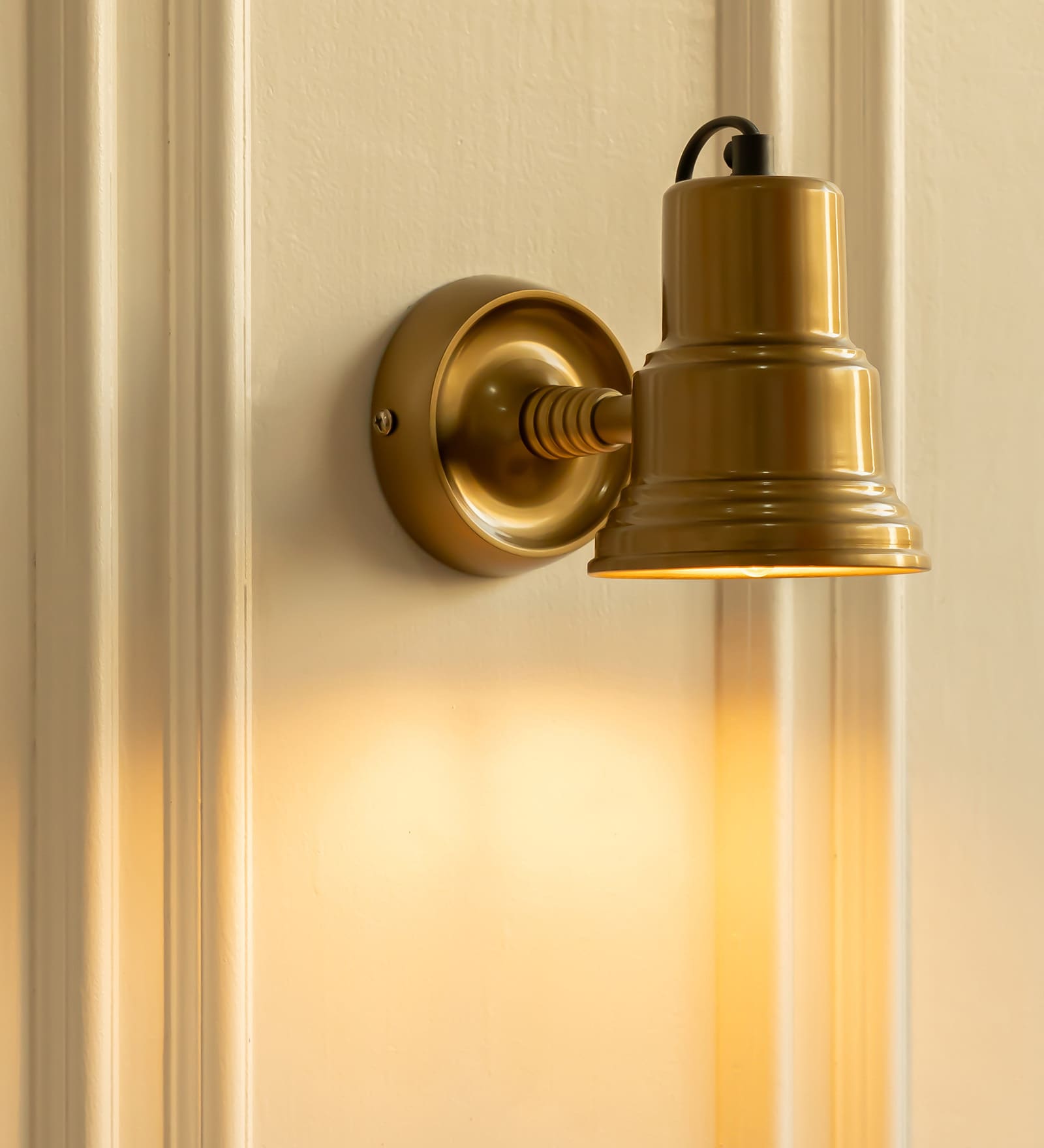 Focus Reading Wall Light Brass Antique Finish with Rotation Adjustment Pack of 1