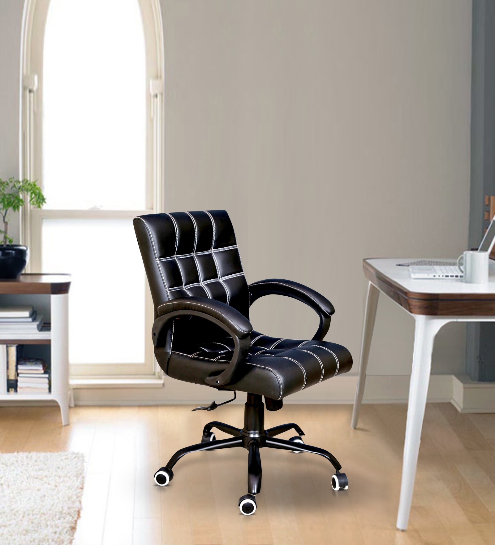 Funk Leatherette Executive Chair in Black Colour Funk Leatherette Executive Chair in Black Colour