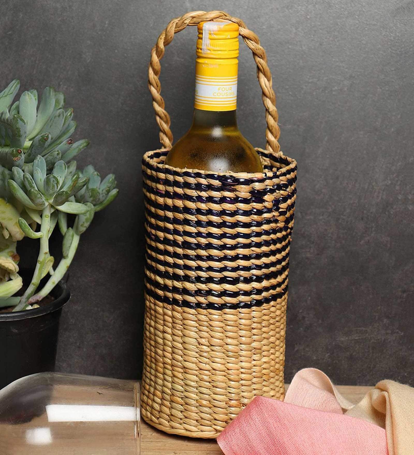 (1Pc) Navy Straw Handwoven & Eco-Friendly Bottle Holder