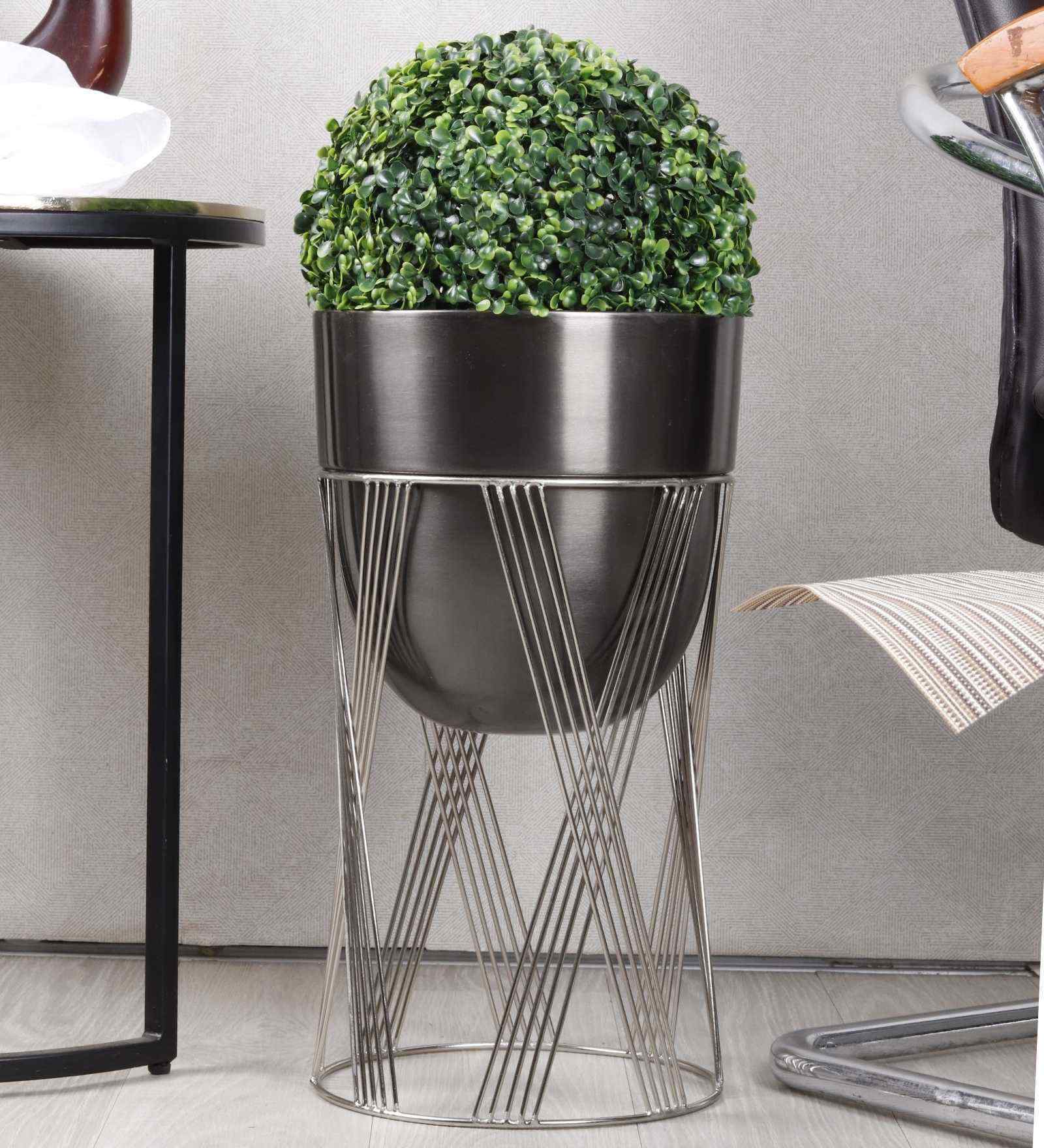 Gloria Riga Black Metal Planter Small