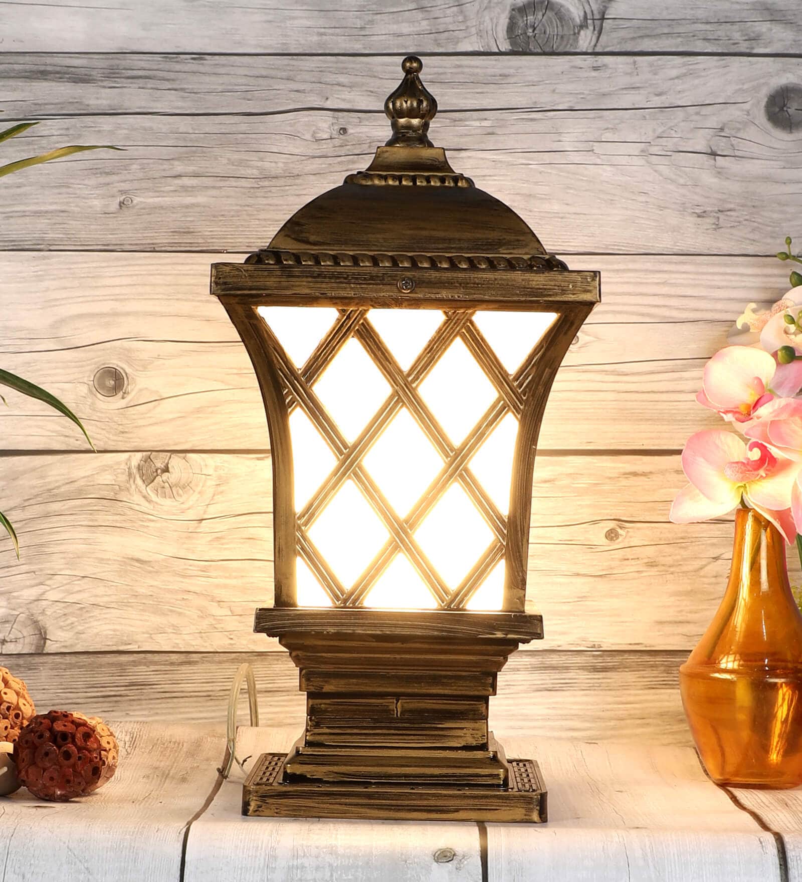 Gold Aluminium 9 Watt Gate Light