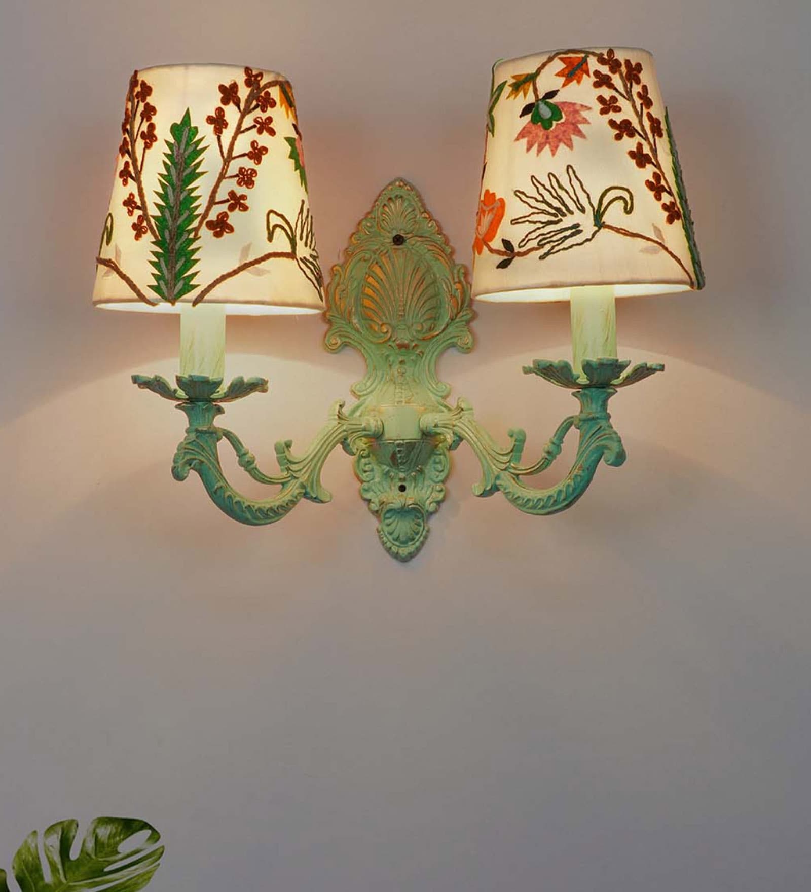 Gold Wooden Novelty Wall Light (Sea Green)