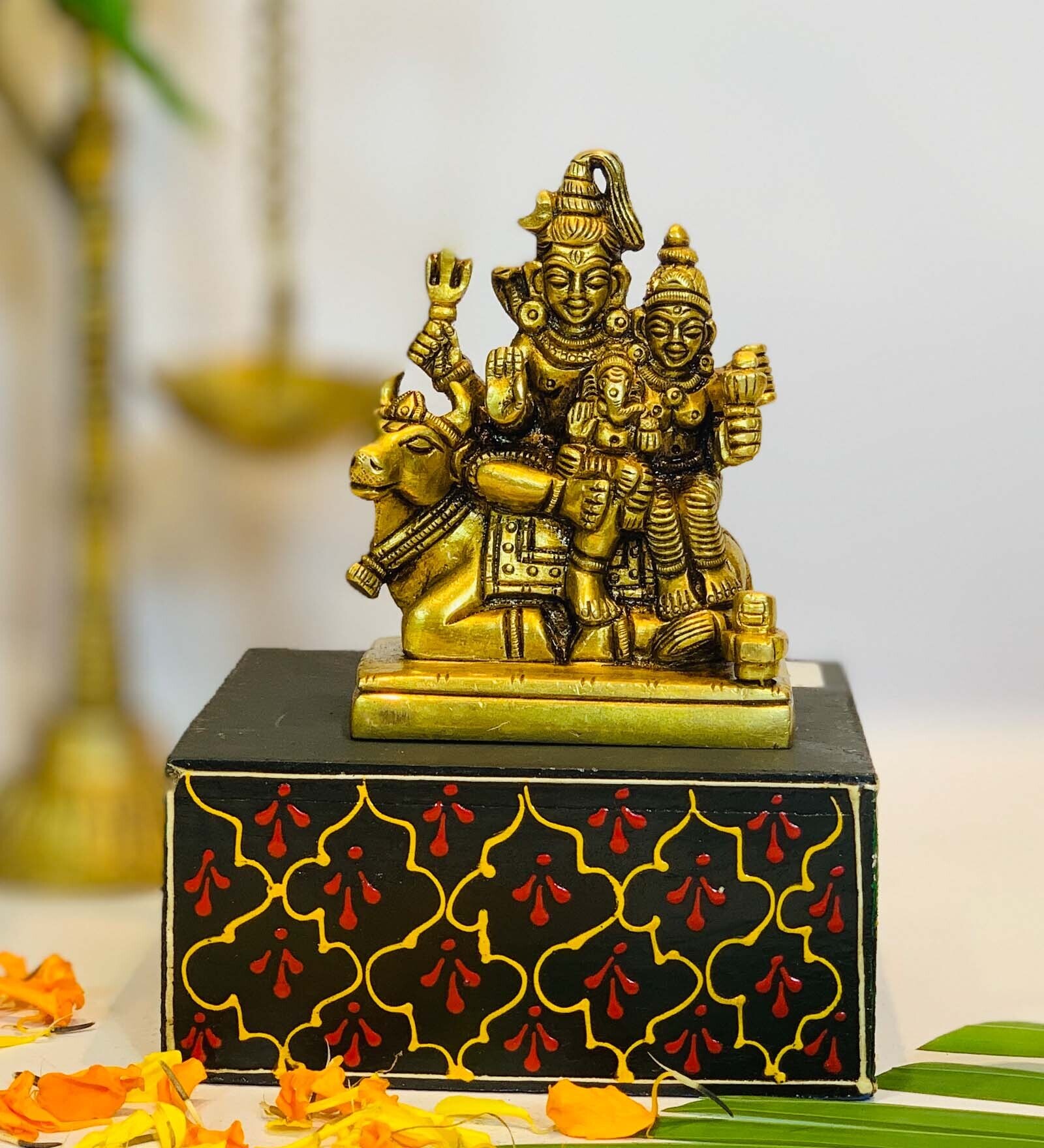 Gold Brass Shiv With Family Idol