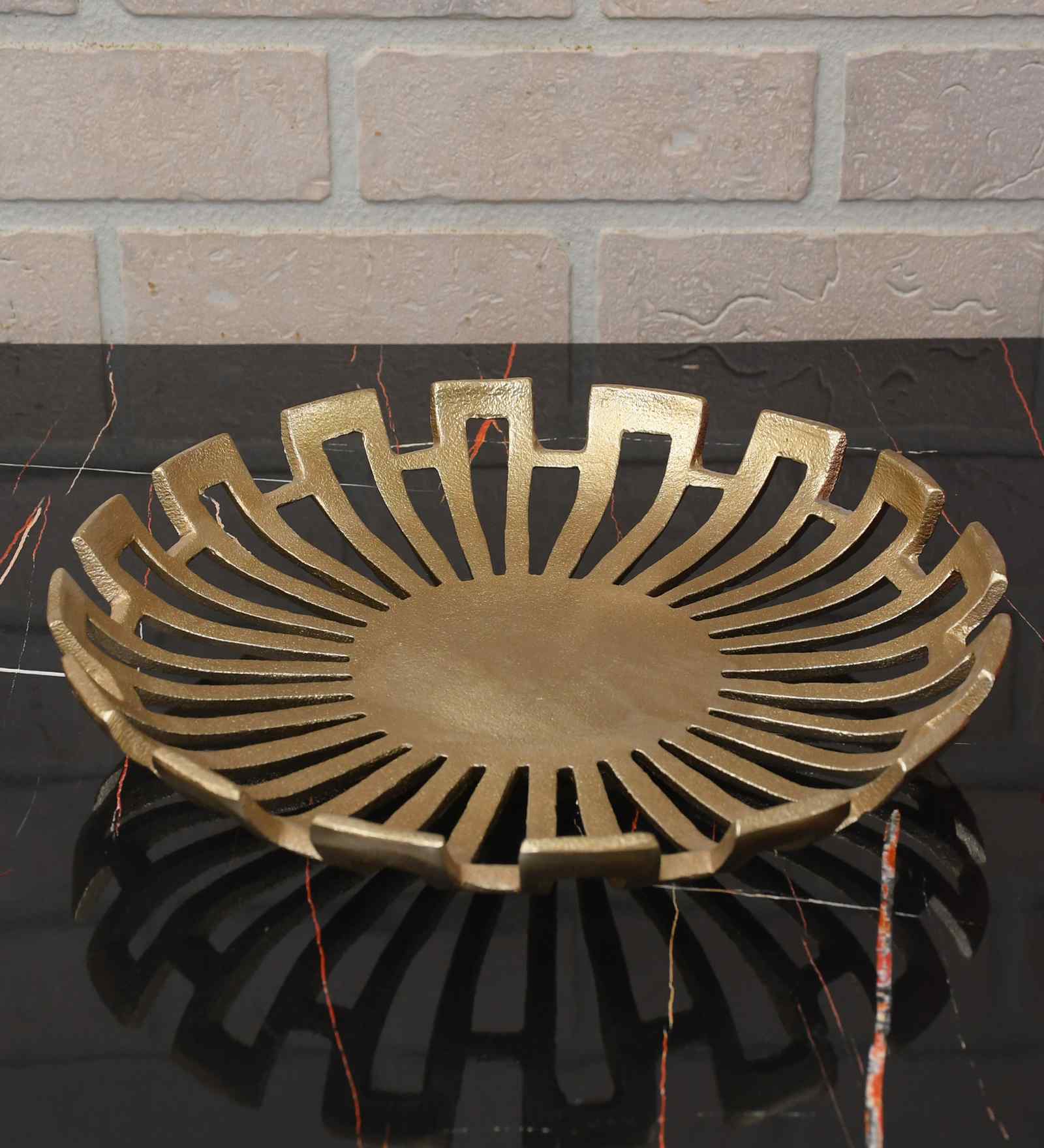 Gold Circlet Round Decor Tray