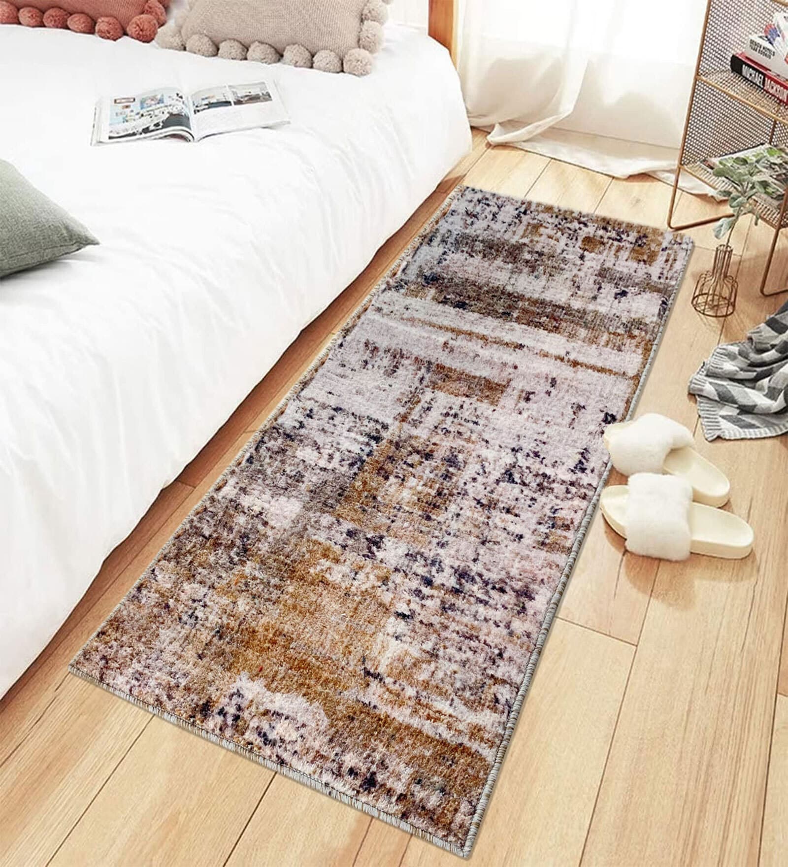 Gold Abstract Microfiber 5 ft x 2 ft Machine Made Runner
