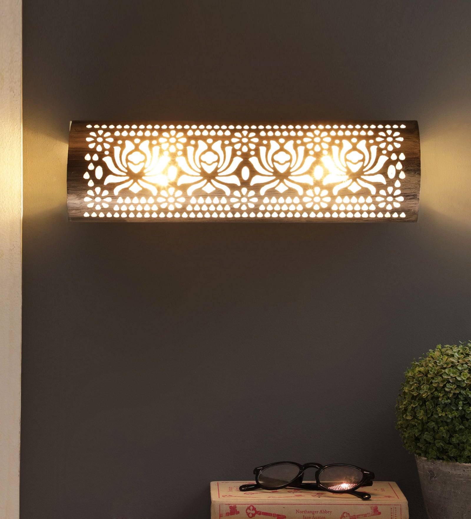 Erika Metal Flush Mount Wall Light (Gold)