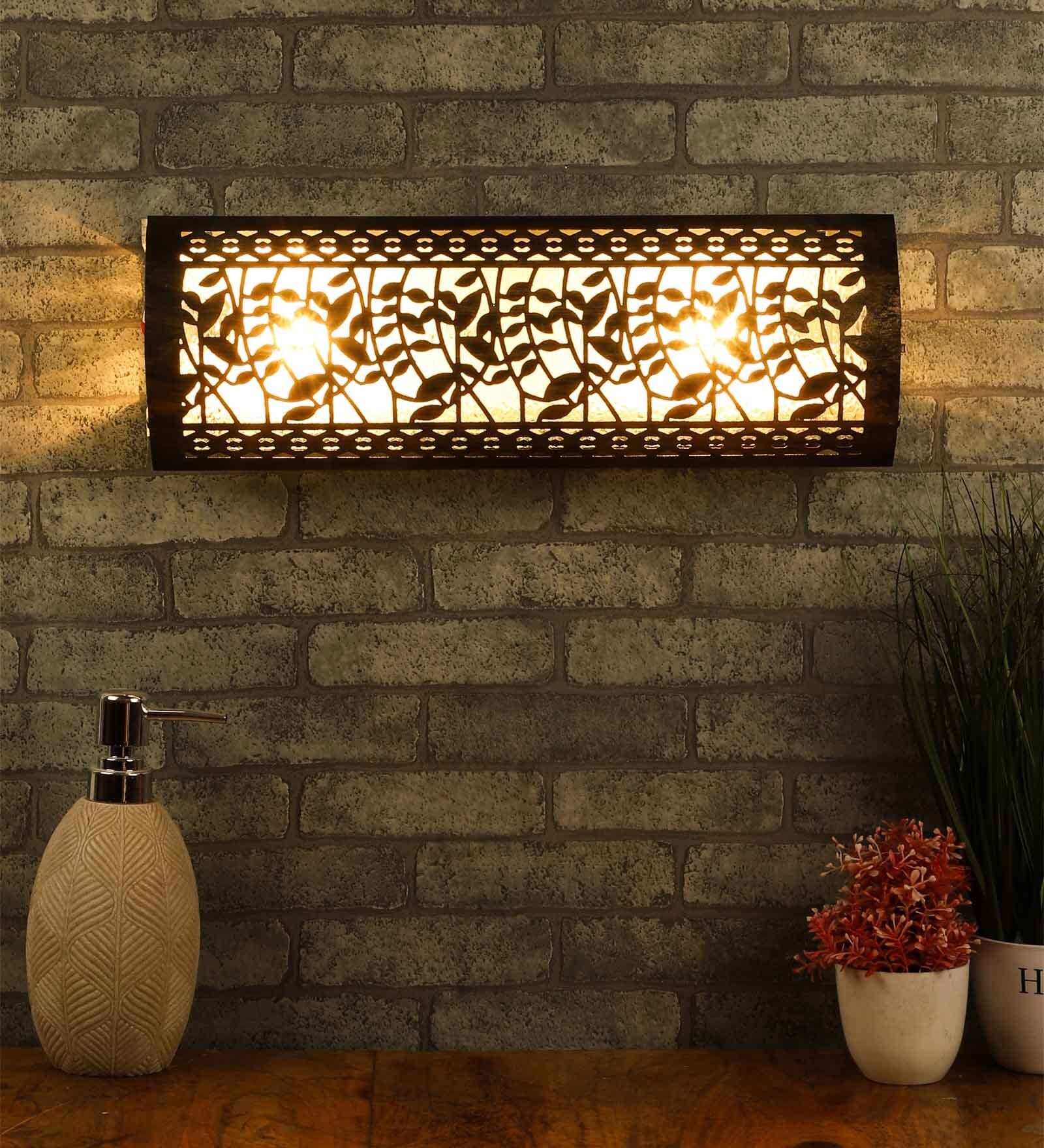 Maloto Metal Flush Mount Wall Light (Gold)