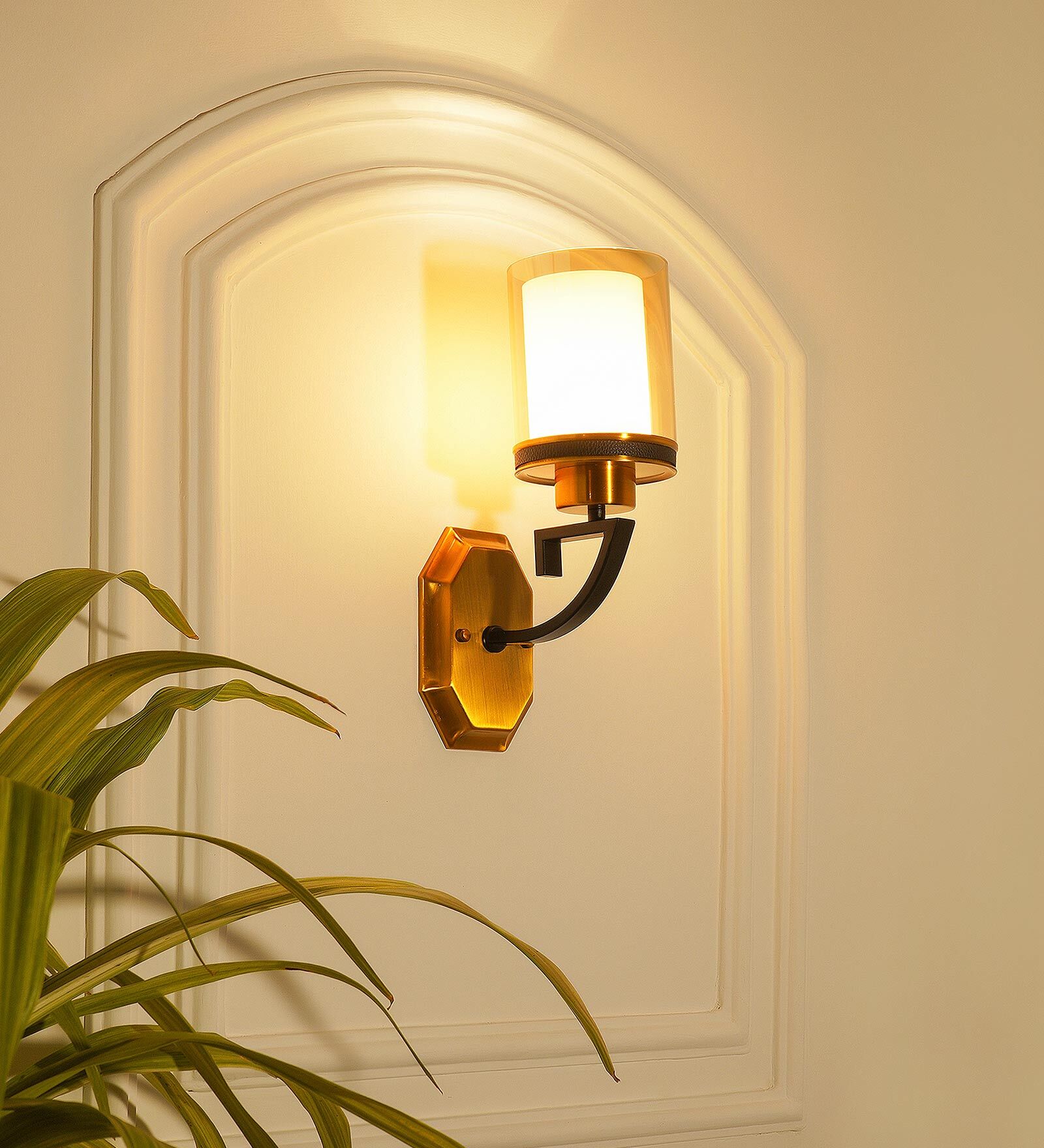 Gold Porto Single Light Wall Light