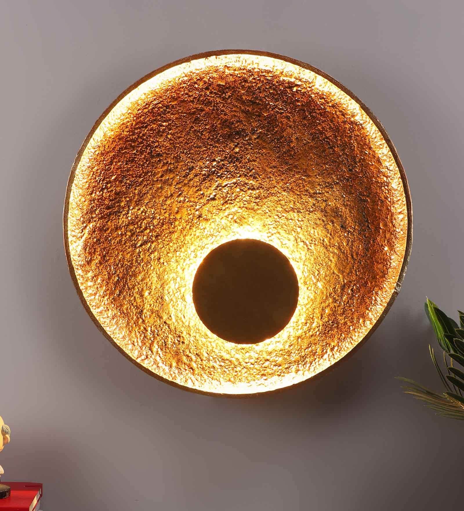 Acura Metal LED Novelty Wall Light (Gold)