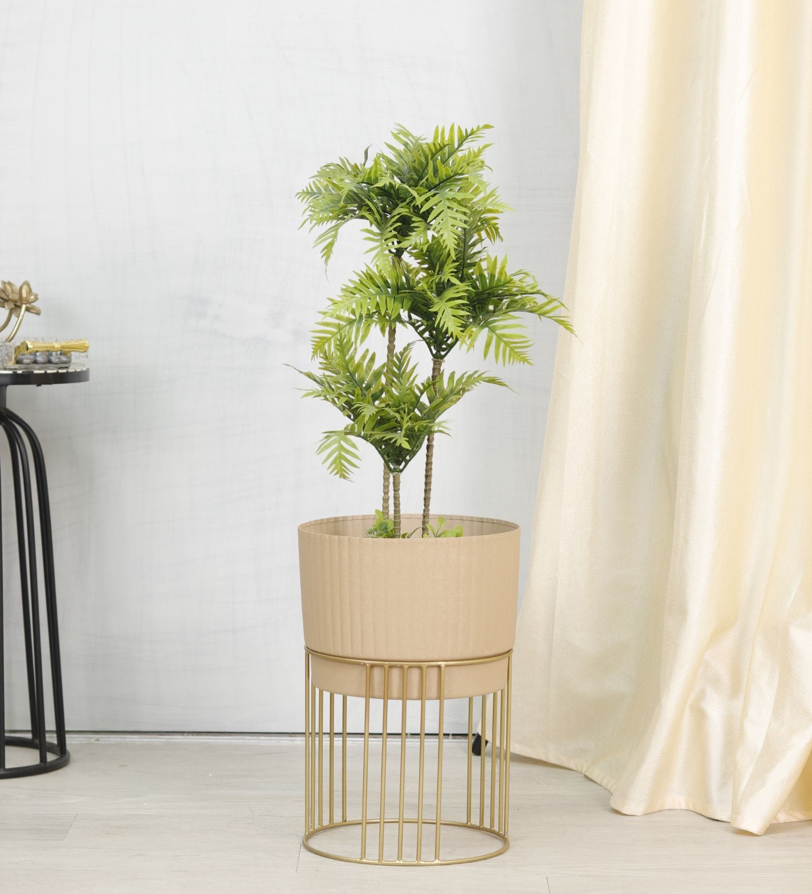 Golden Ridge Large Beige Metal Planter (Beige)