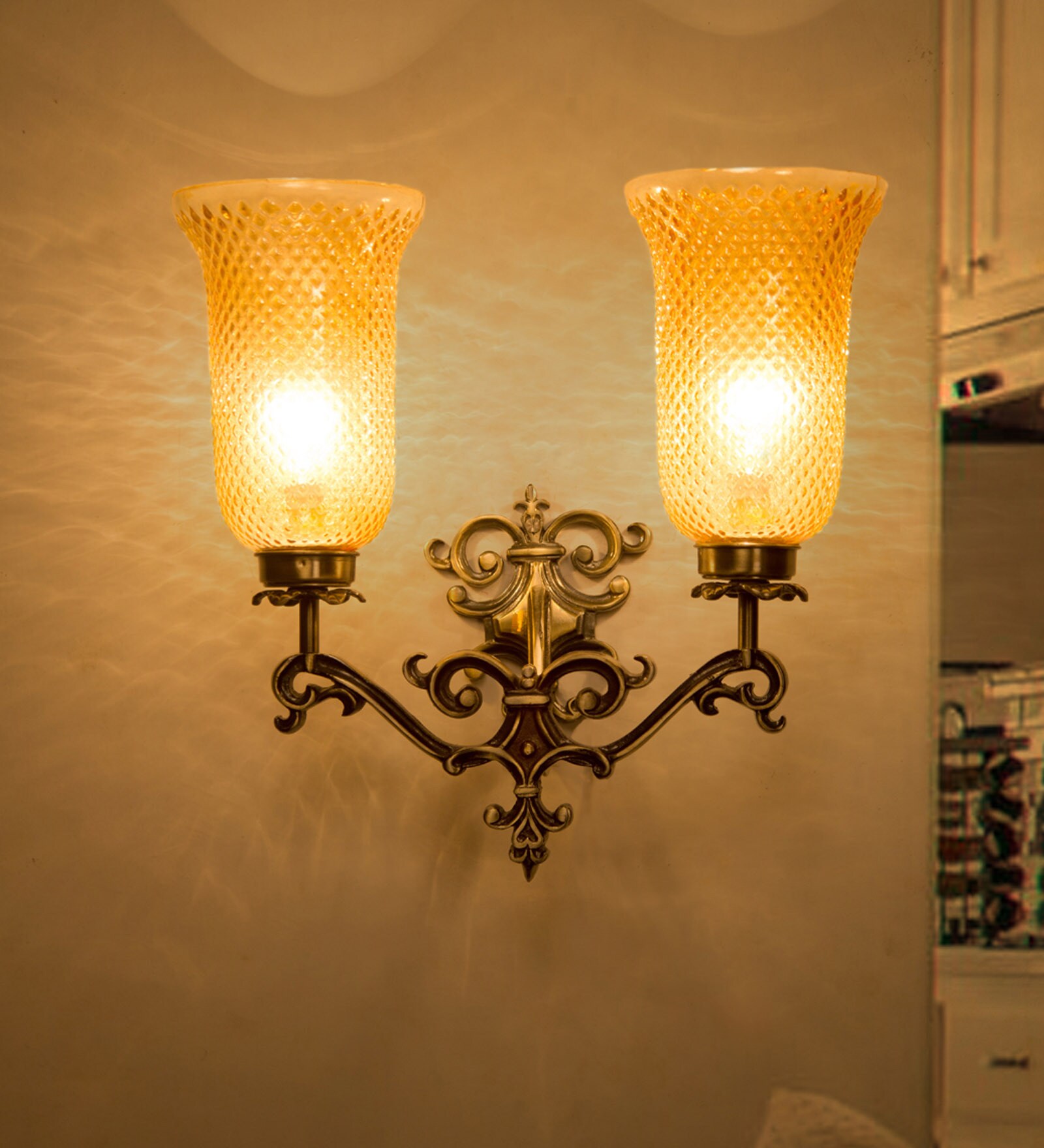 Golden Antique Finished Lustrous Wall Sconce