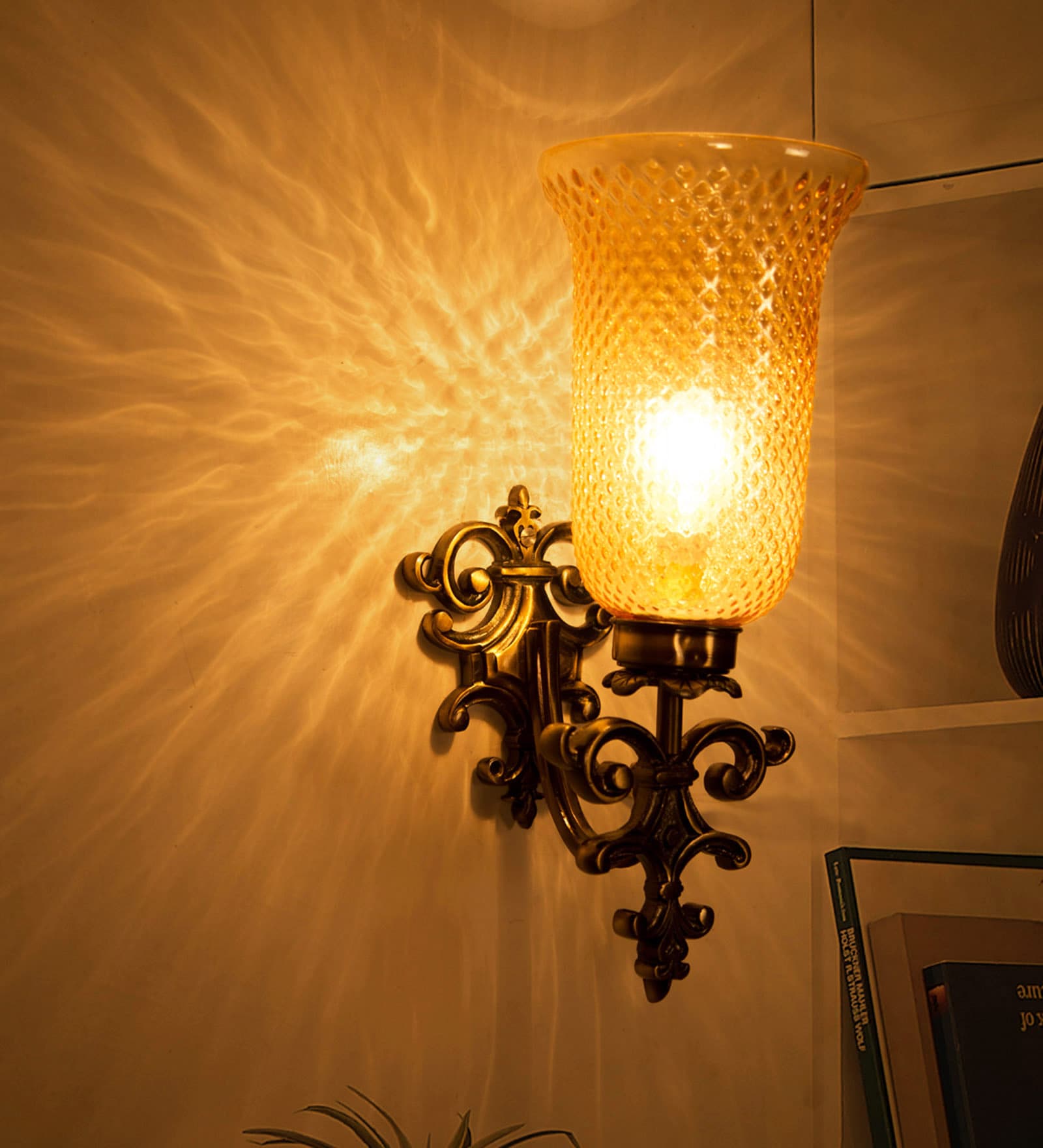 Golden Antique Finished Lustrous Wall Sconce