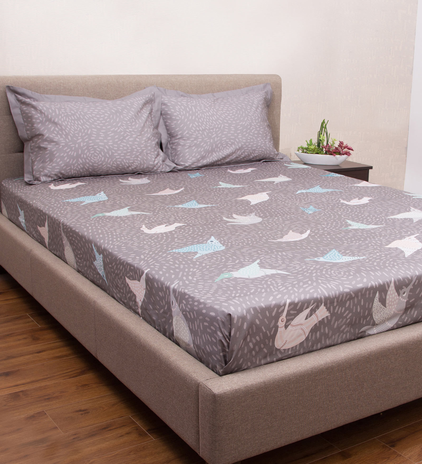 Gondi Cotton 300TC King Size Bedsheet With 2 Pillow Covers