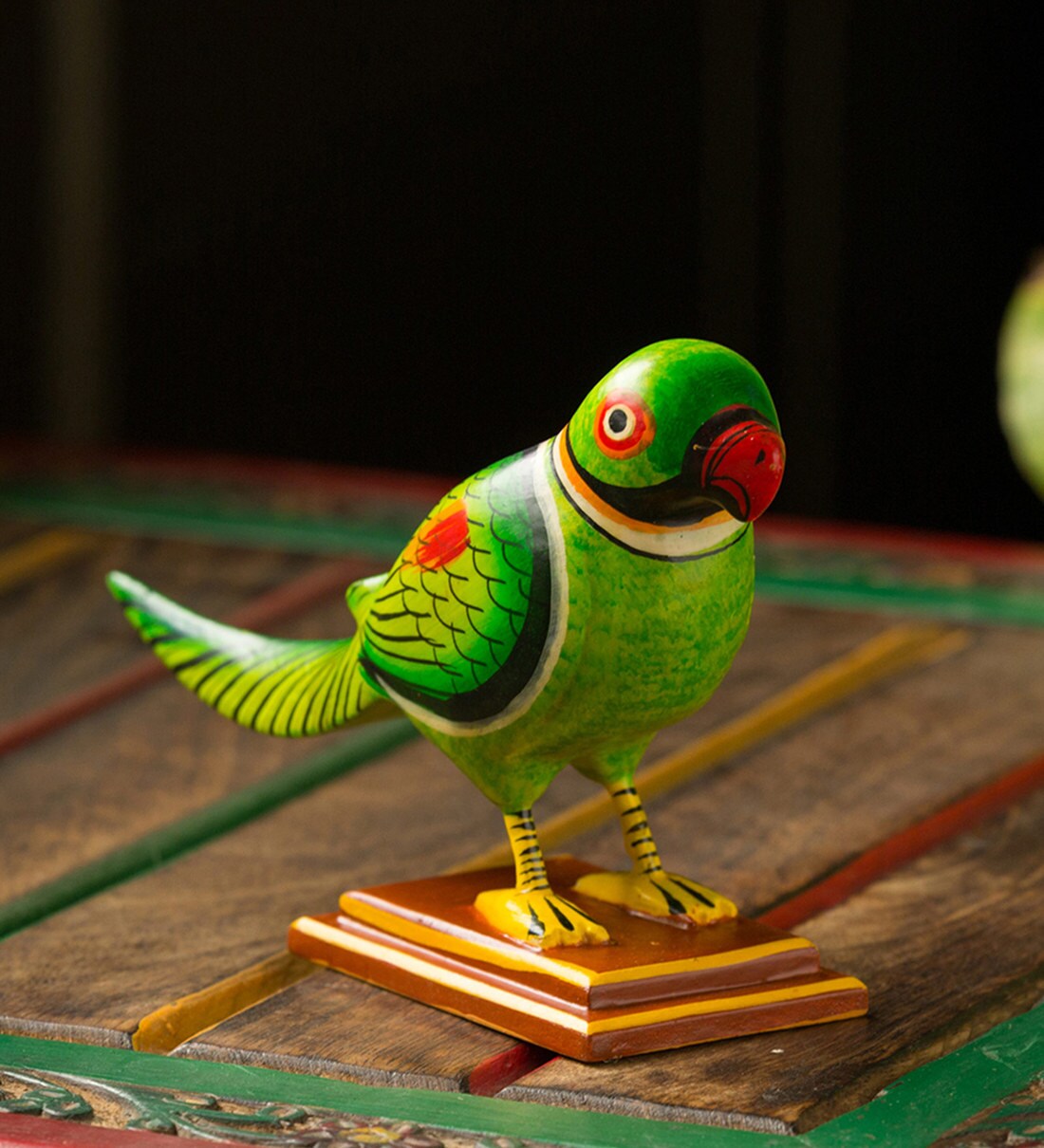 king parrot change table