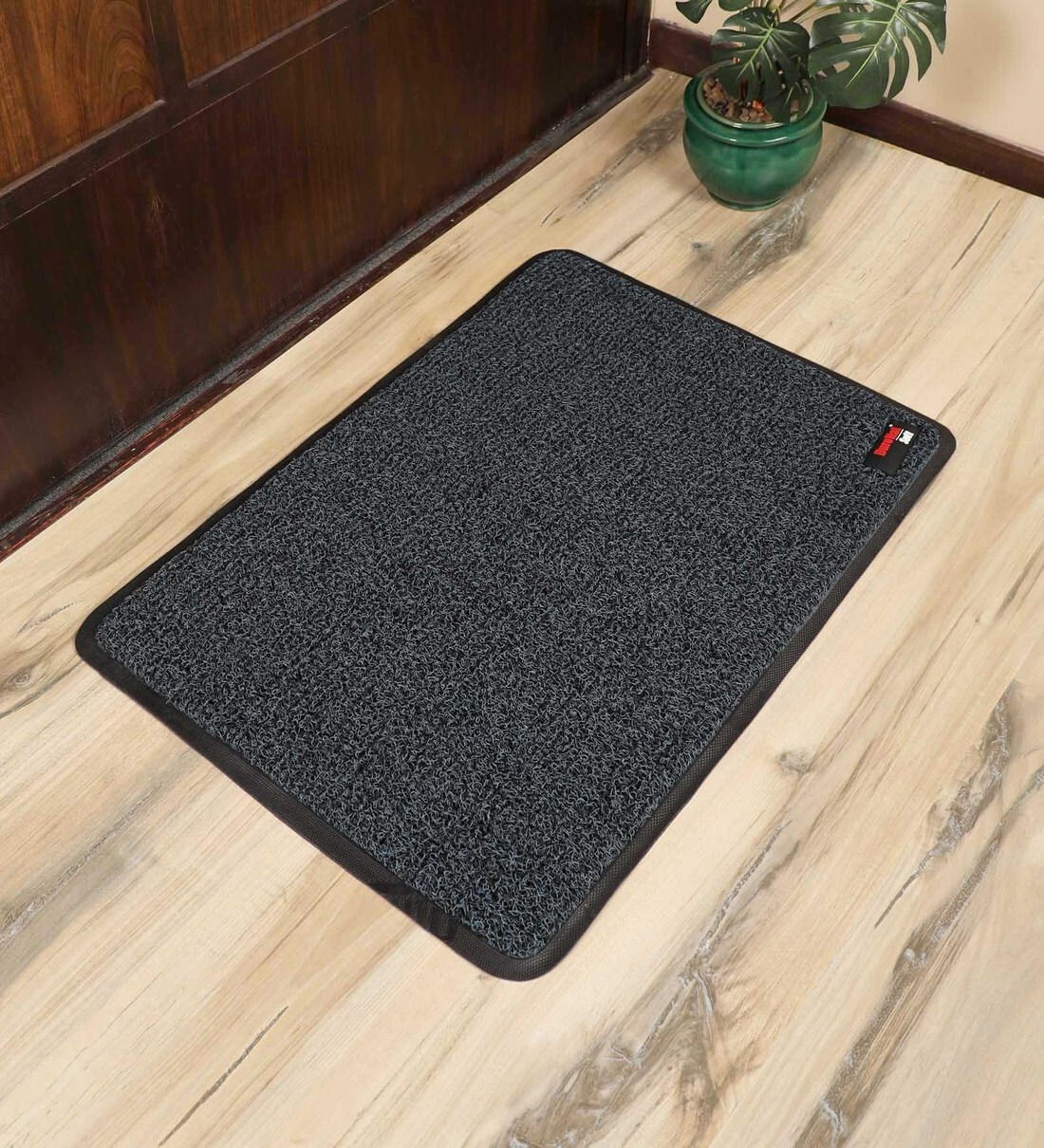 grey rubber bath mat