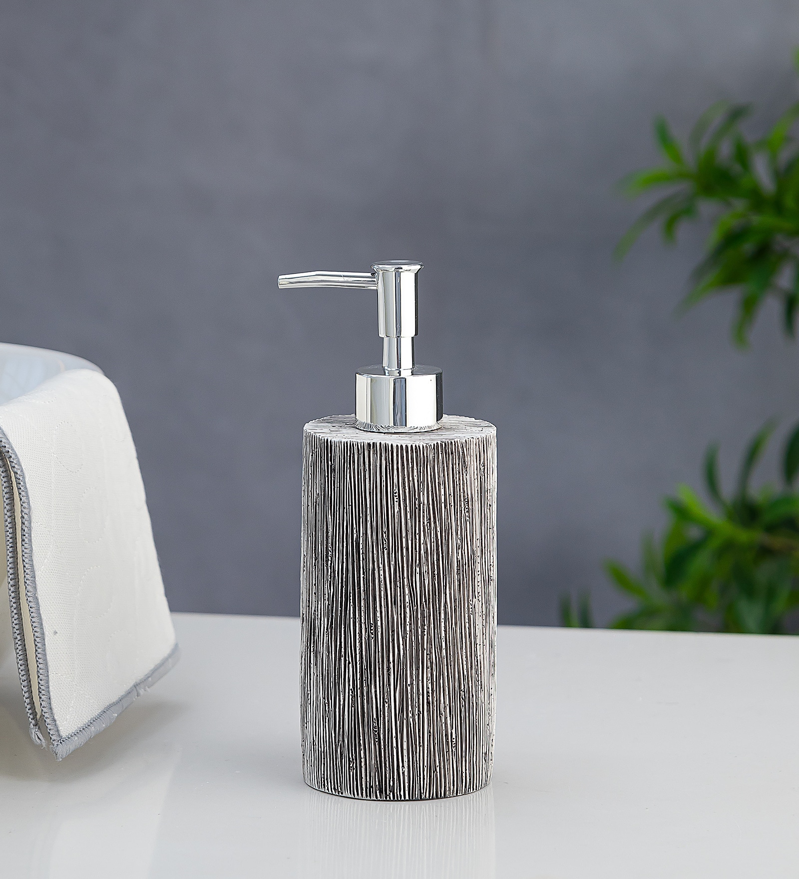 Black Grande Refillable Soap Dispenser