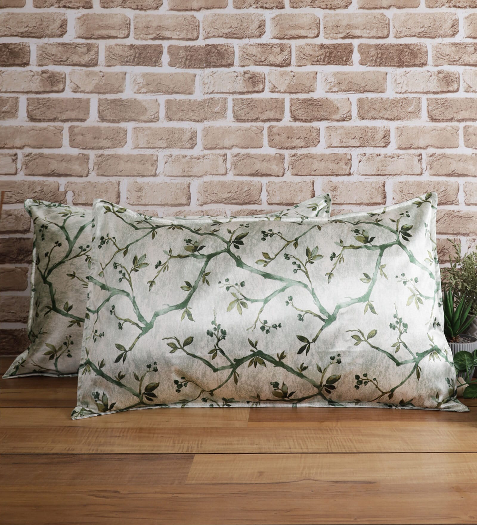 Green Leafy 210TC Polyester Blend 17 x 27 Inches Pillow Covers (Set of 2)