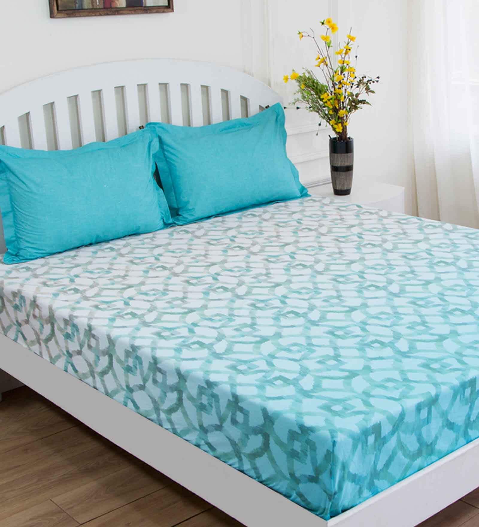 Green Abstract 180 TC Cotton Queen Sized Bed Sheets with 2 Pillow Covers