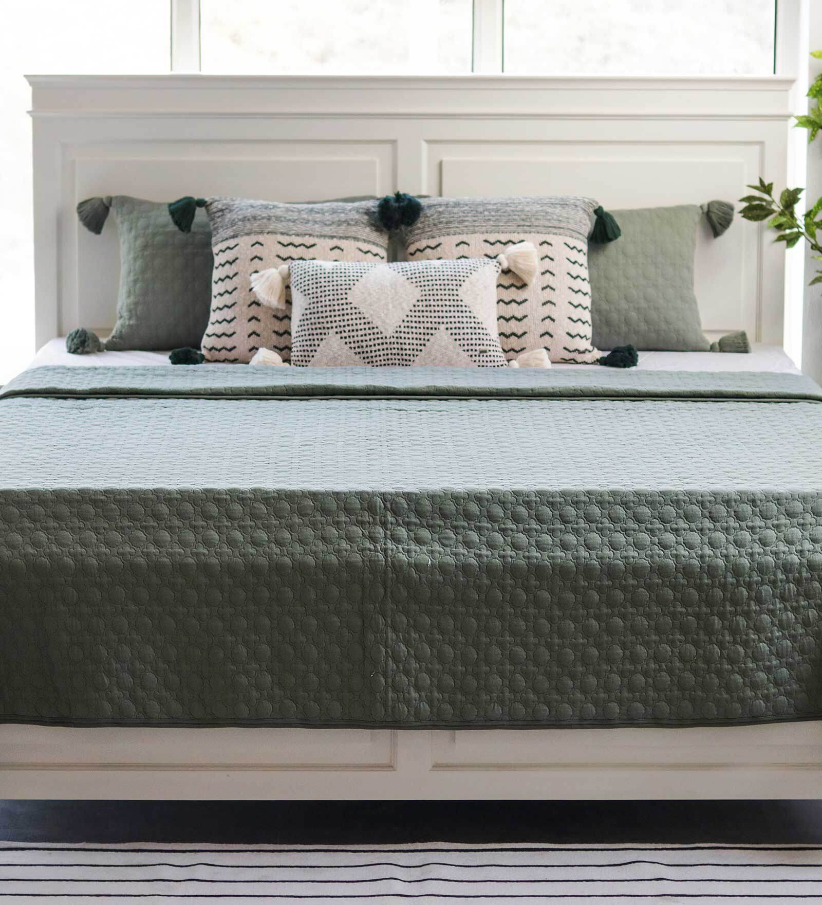 Green Striped 210 TC Cotton Blend King Sized Bed Sheets with 4 Pillow Covers