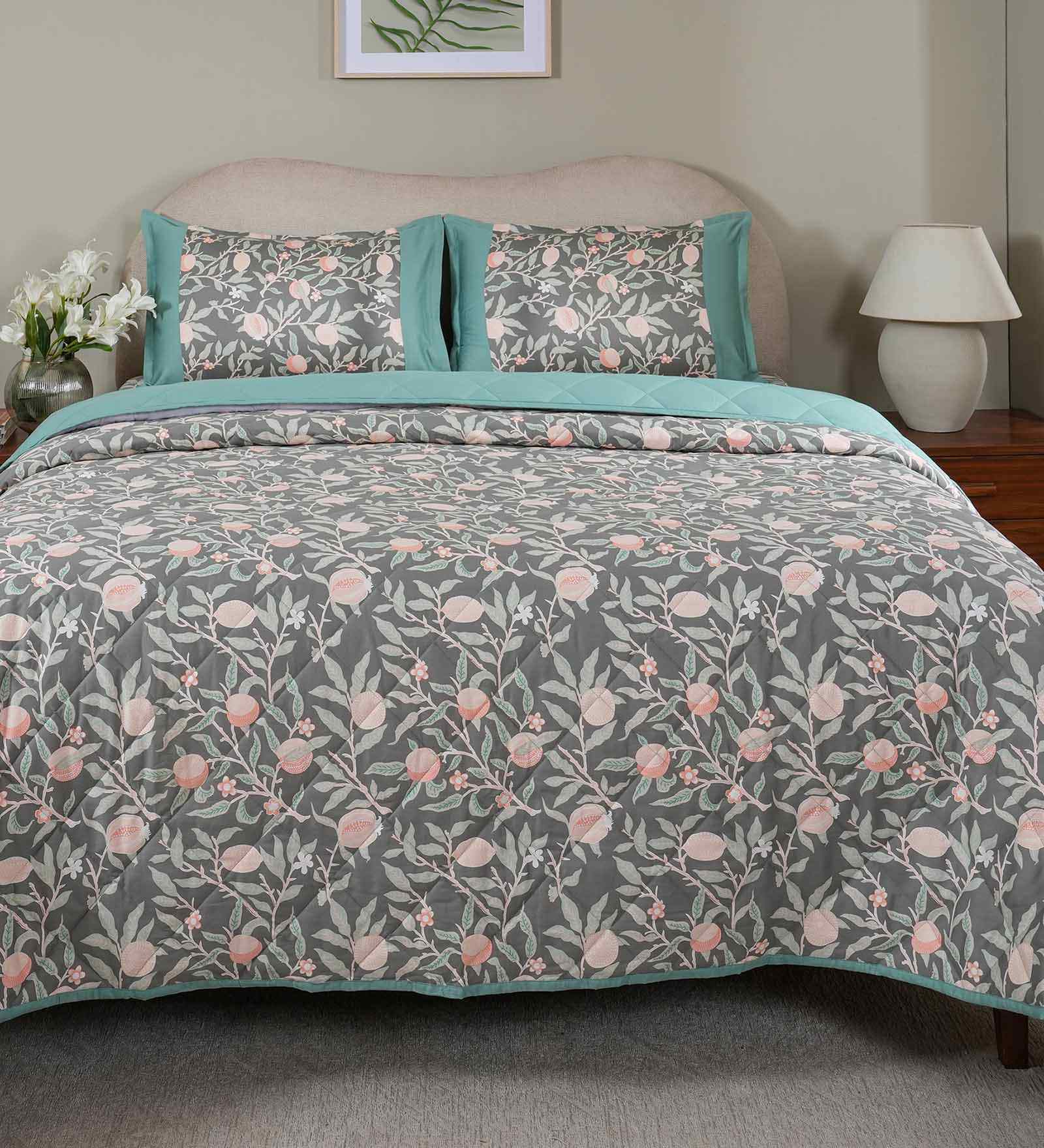 Green Cotton Polyester Fruit Print 115 GSM Single Bed Quilt