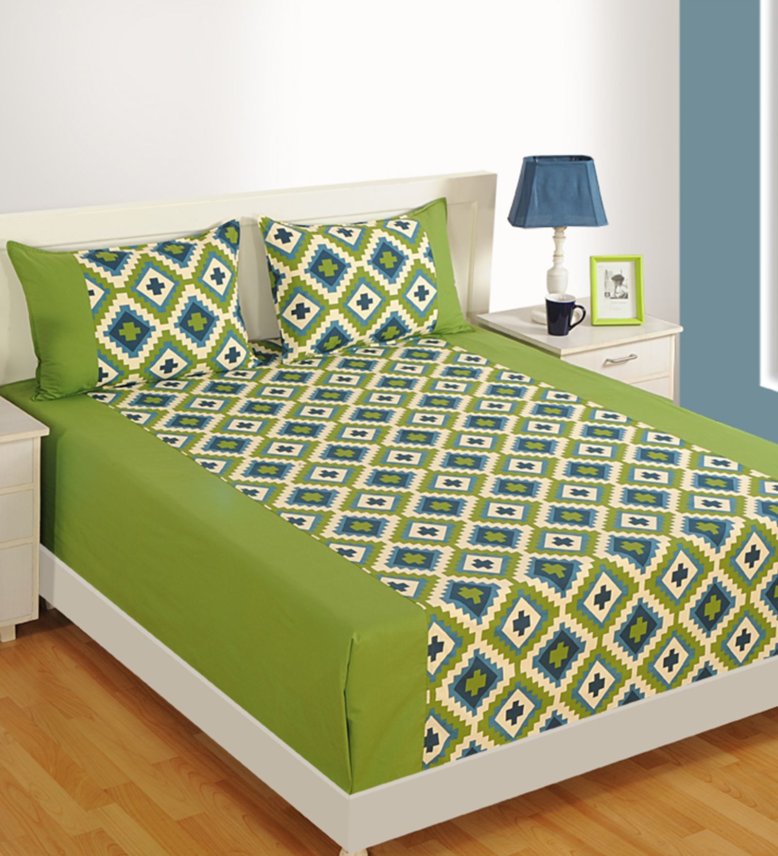 Buy Cotton 240TC Fitted Queen Size Bedsheet with 2 Pillow Covers at 45