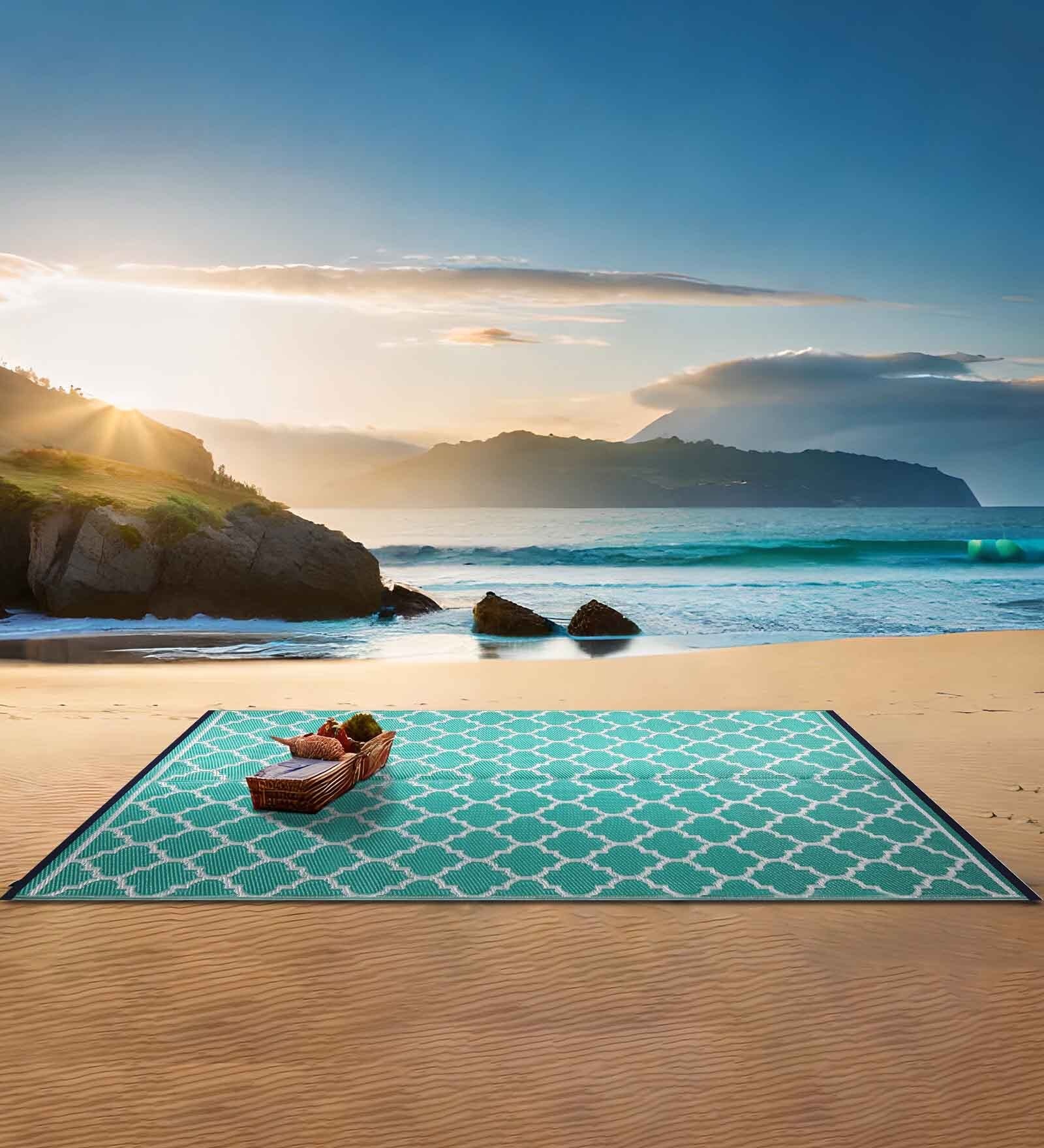 Green Geometrical Polyproylene 4 ft x 6 ft Machine Made Picnic  Mats