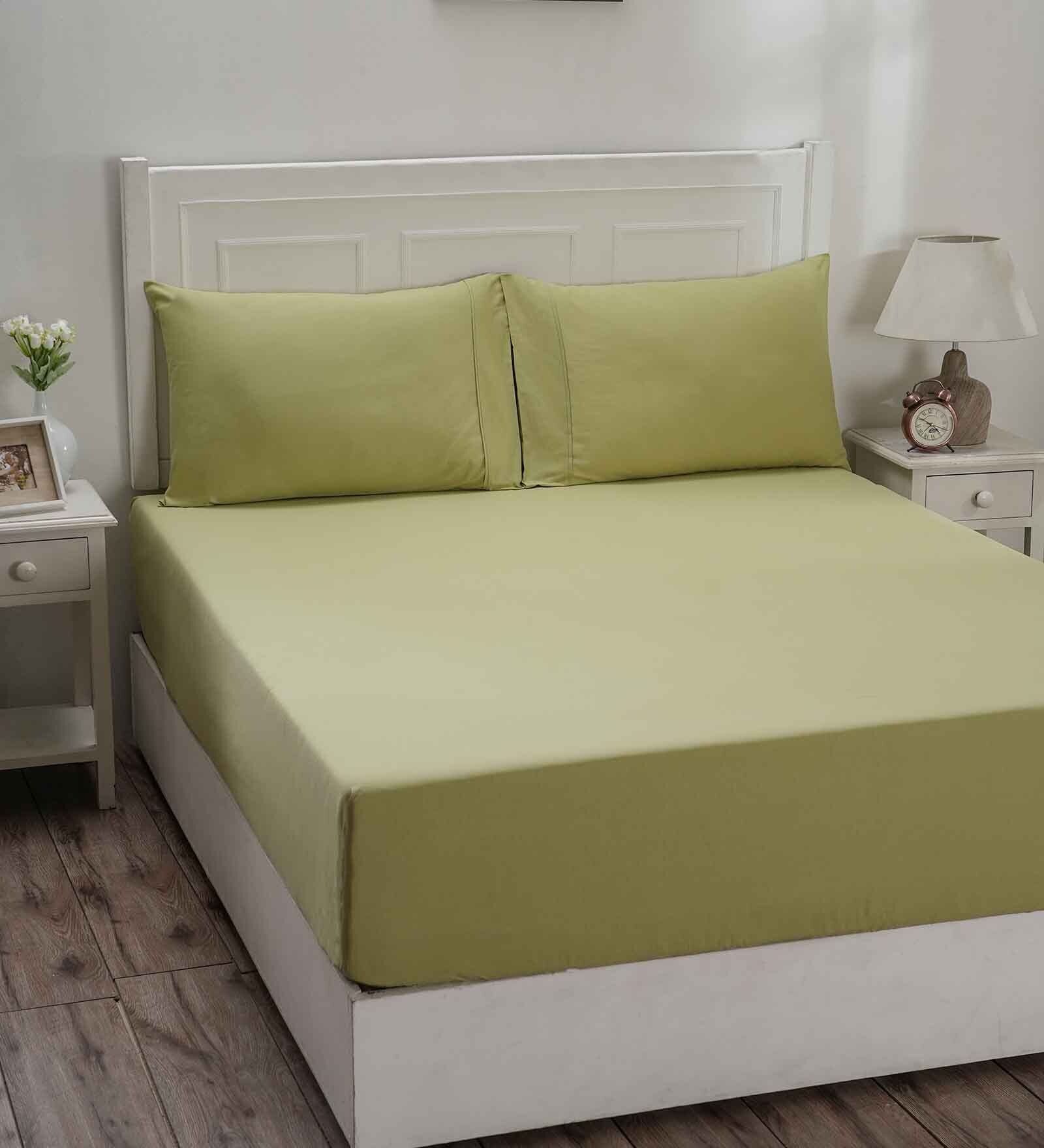 Green Solid 144 TC 100% Cotton Double Bedsheet with 2 Pillow Covers