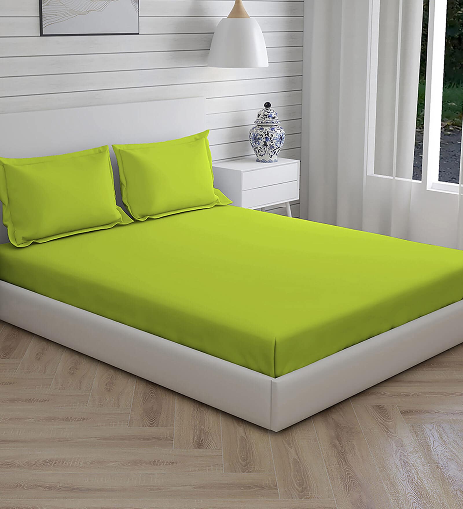 Green Solid 144 TC Cotton King Sized Bed Sheets with 2 Pillow Covers