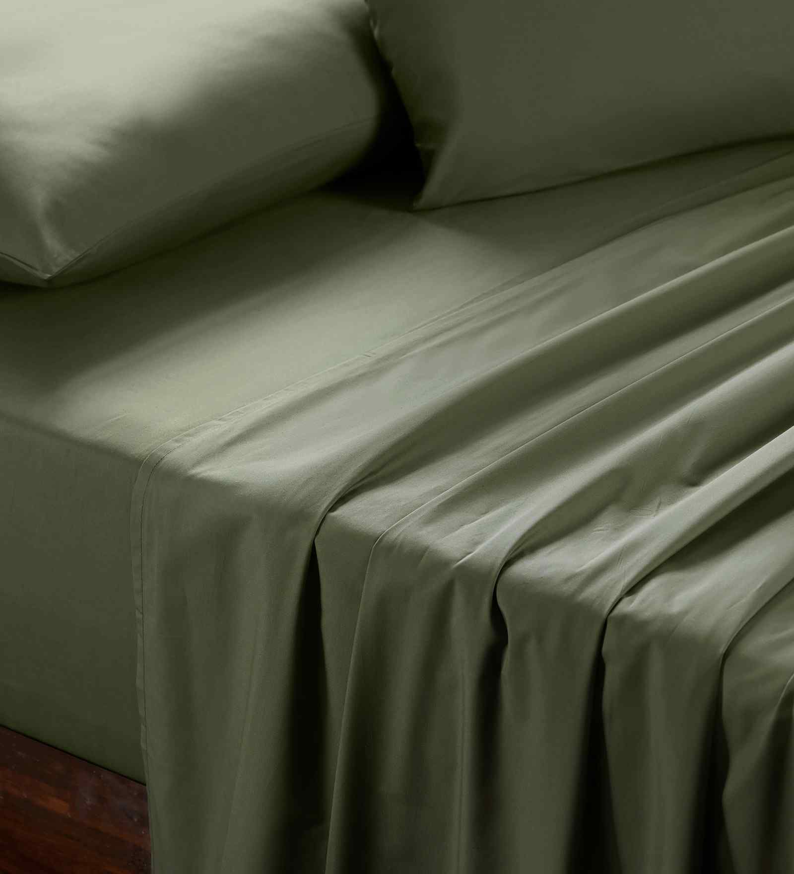 Green Solid 200 TC Cotton King Size Bed Sheet with 2 Pillow Covers 24 Collection