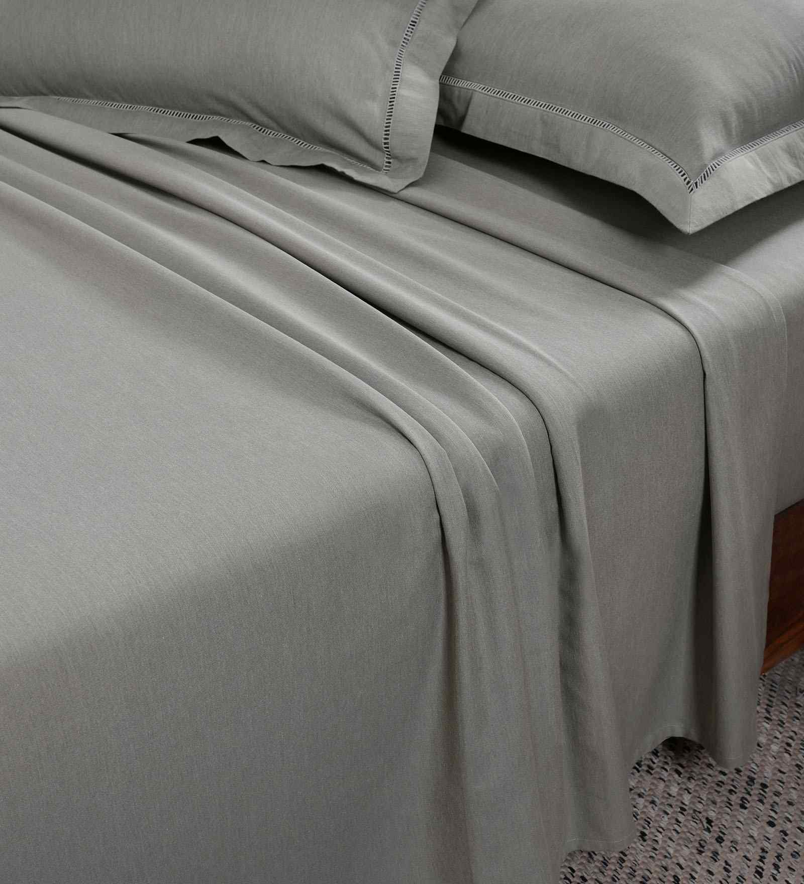 Green Solid 300 TC Cotton King Size Bed Sheet with 2 Pillow Covers 24 Collection