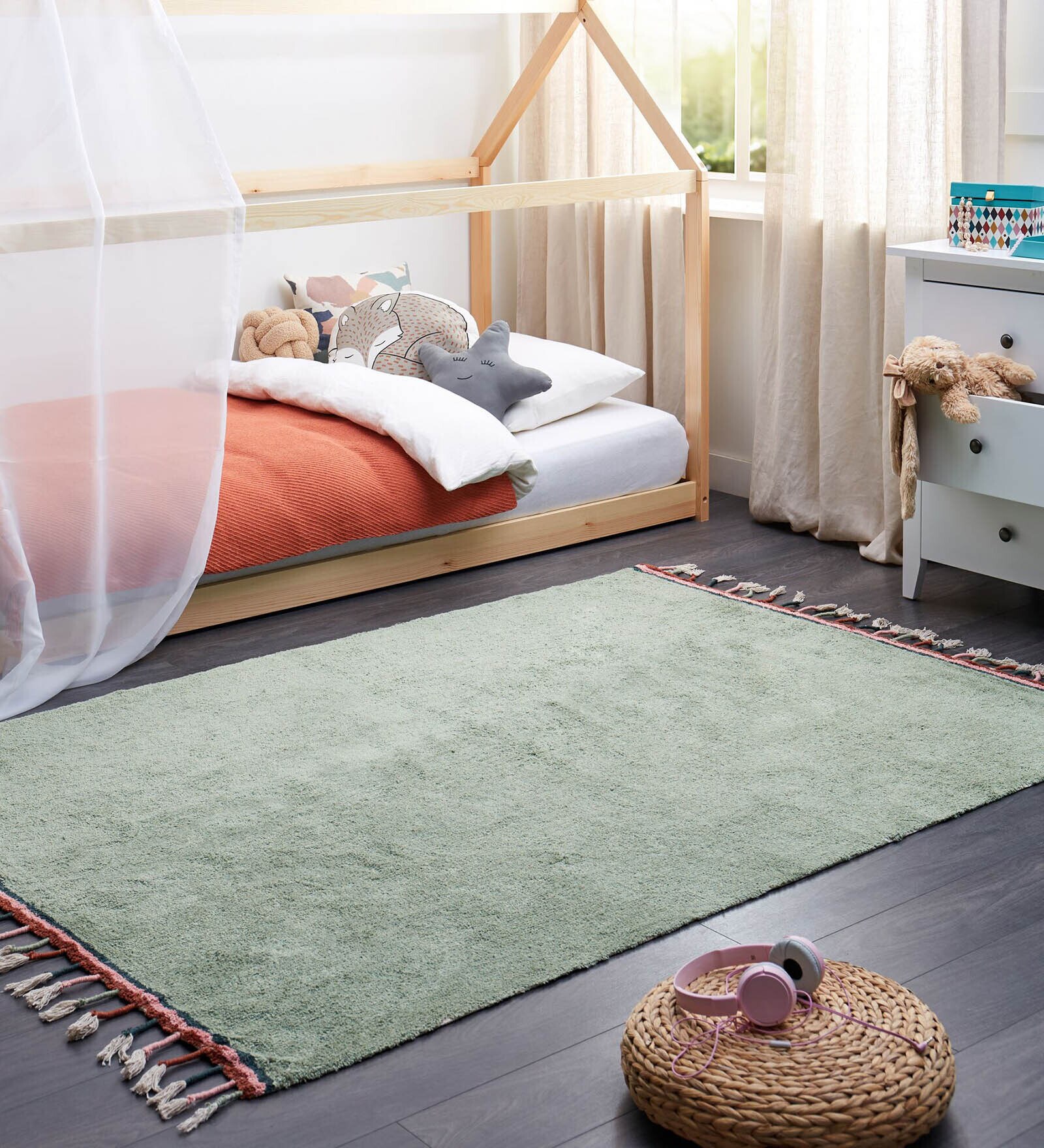 Green Solid Cotton 9 Ft X 6 Ft Hand Tufted Dhurrie