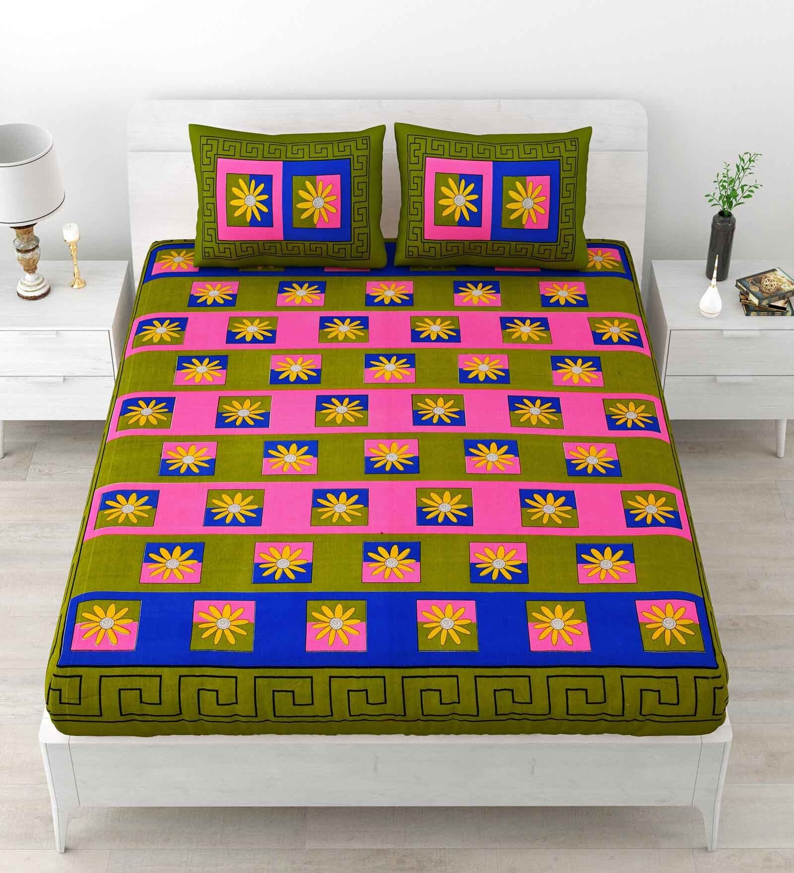 Green Abstract 120 TC Cotton Queen Sized Bedsheet with 2 Pillow Cover