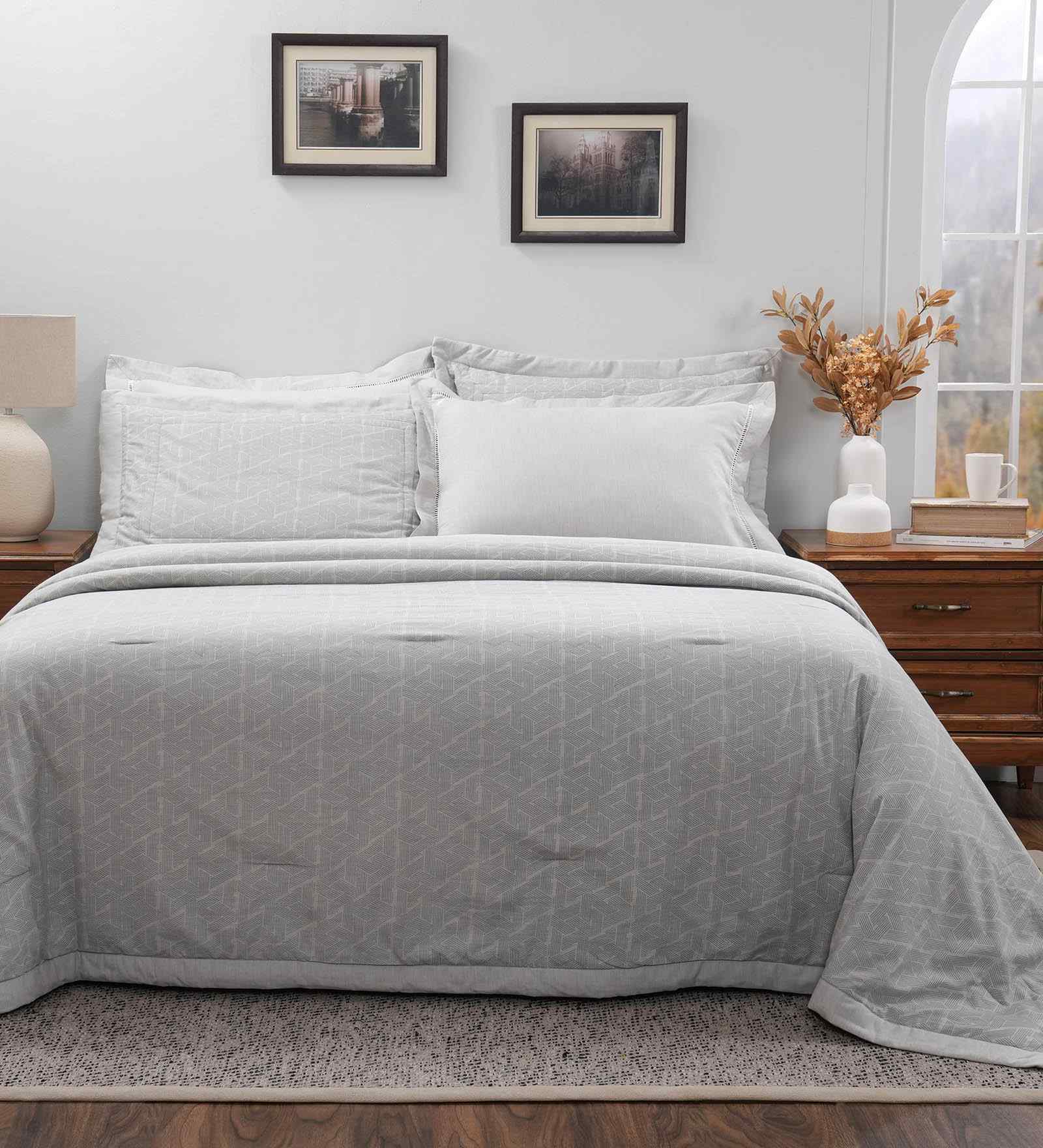 Grey Cotton Geometric Print 110 GSM Double Bed Quilt