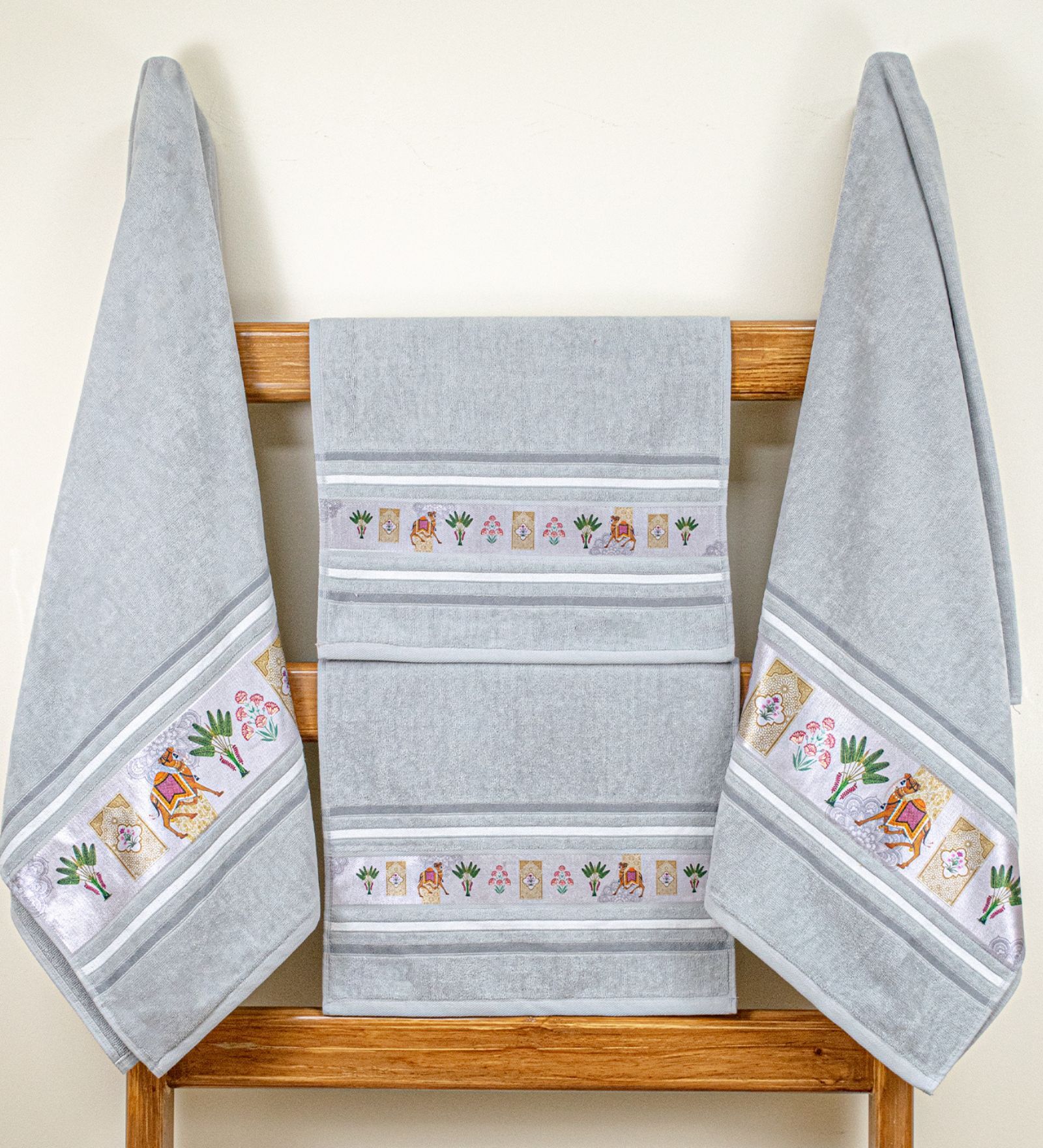 Grey Cotton Printed 460 GSM Bath & Hand Towels 4Pcs Bath And Hand Towels Grey Cotton Printed 460 GSM Bath & Hand Towels 4Pcs Bath And Hand Towels