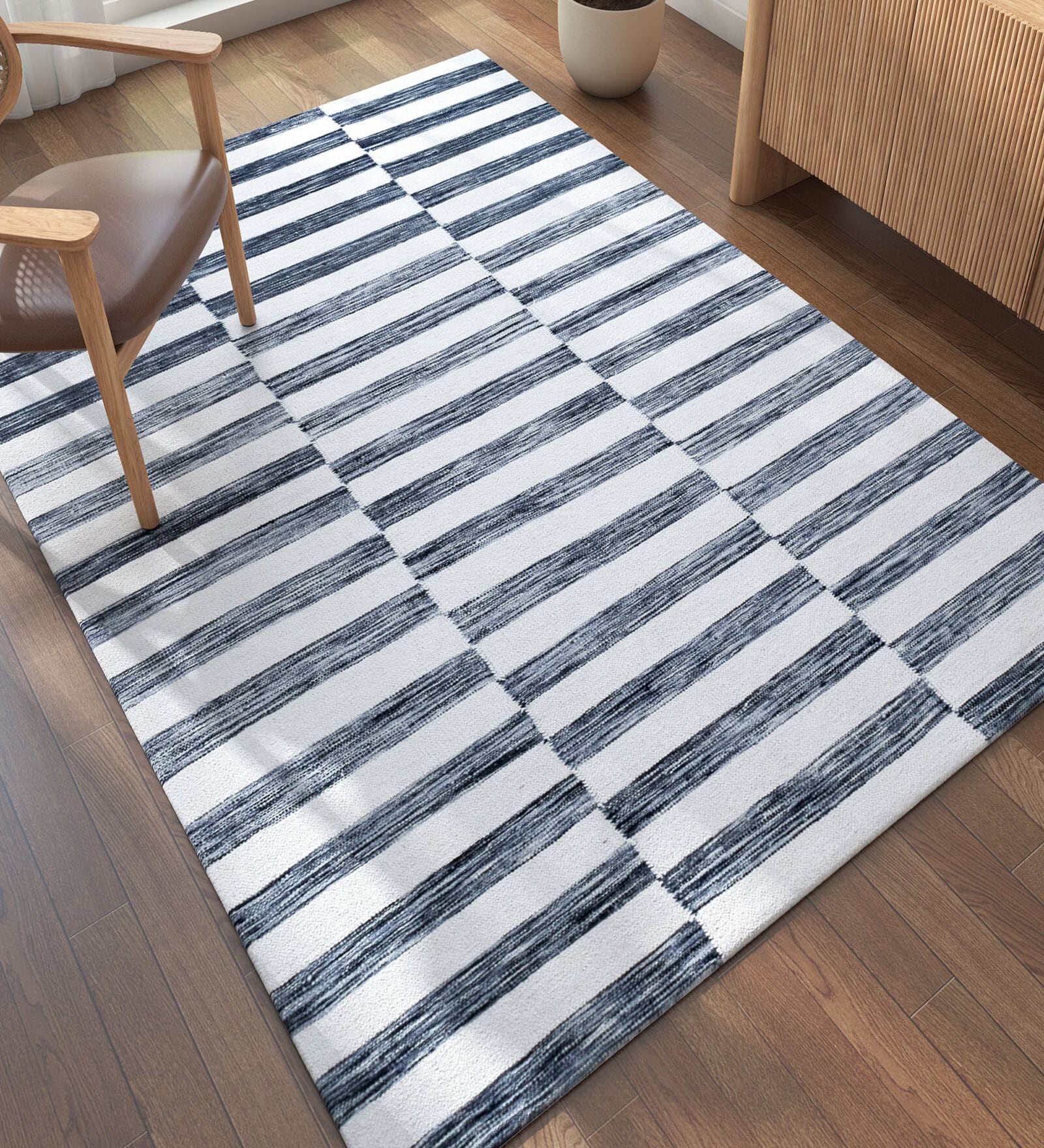 Grey Geometrical Wool and Viscose 5 ft X 8 ft Flat Weaves