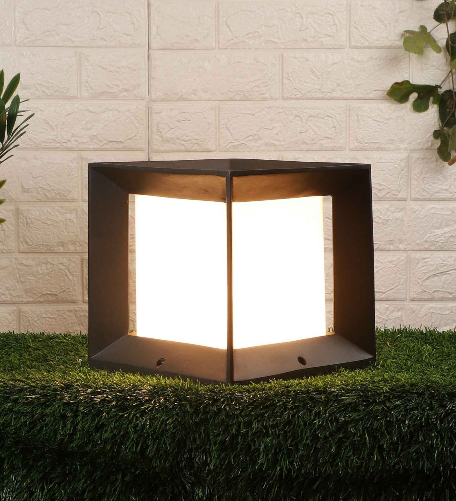 Nilon Grey Metal Gate Light