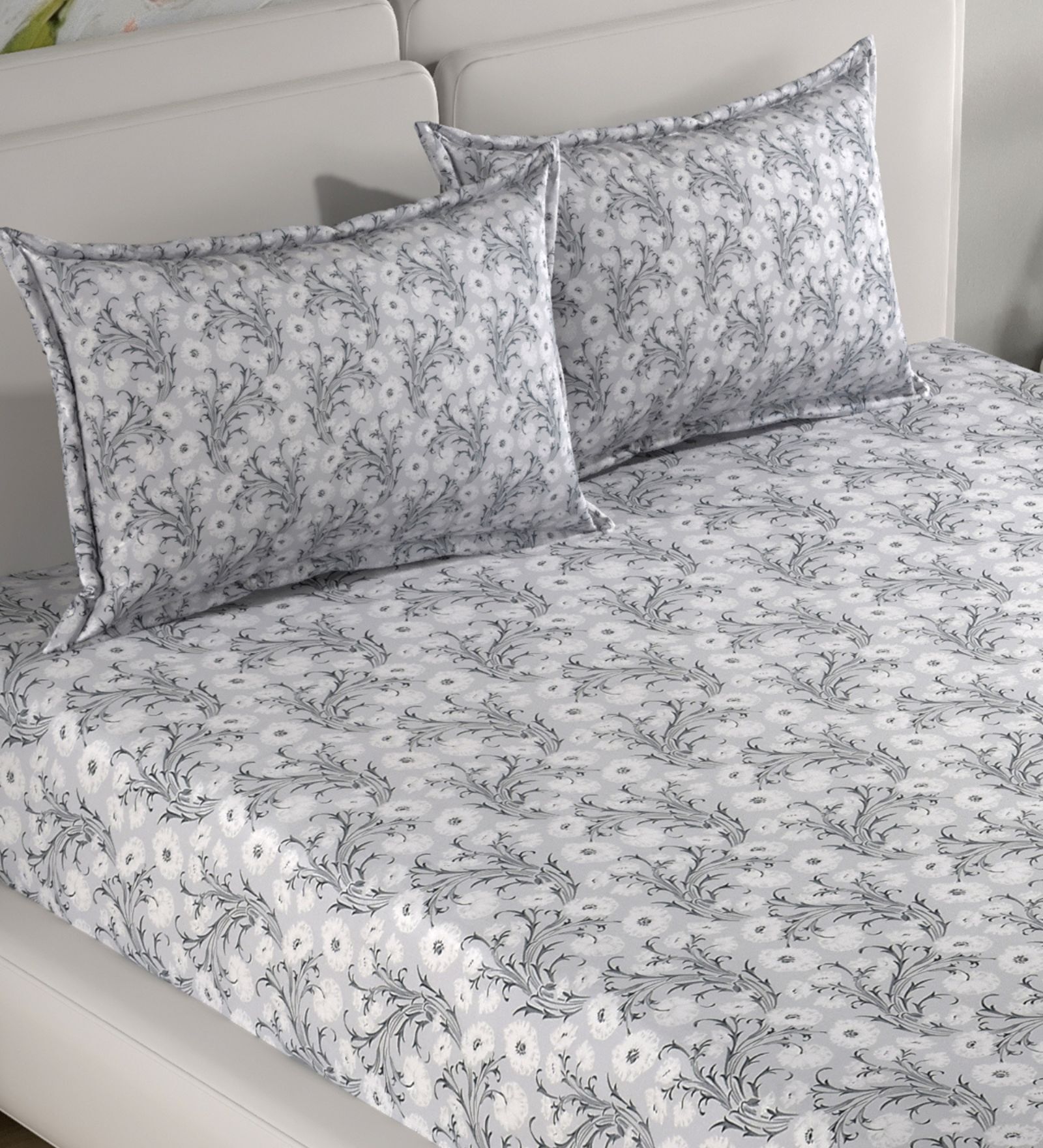Grey Vine Print 180 TC Cotton King Bedhseet 2 pillow covers