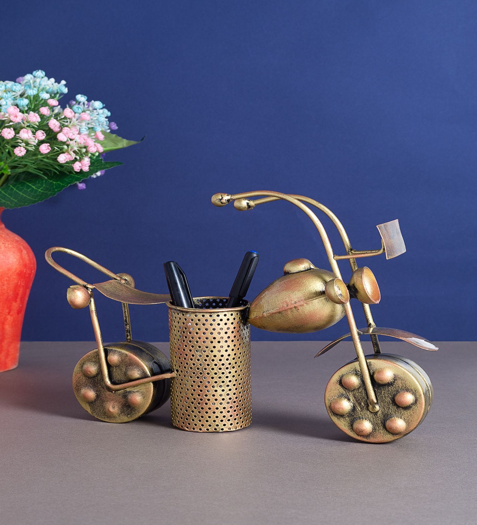 Handcrafted Bullet Copper Iron Pen
Stand