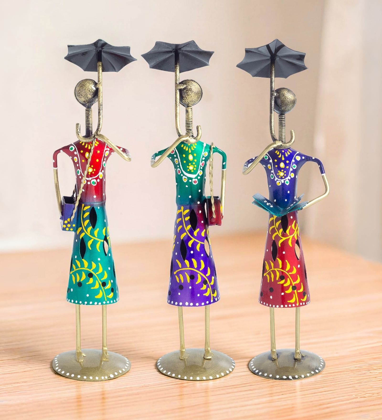 Handcrafted Lady With Umbrella Multicolour Colour Wrought Iron (Set Of 3) Figurine