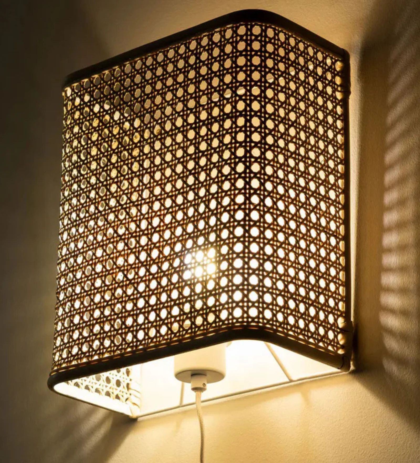 Handcrafted Rattan Wall Lamp (Beige)