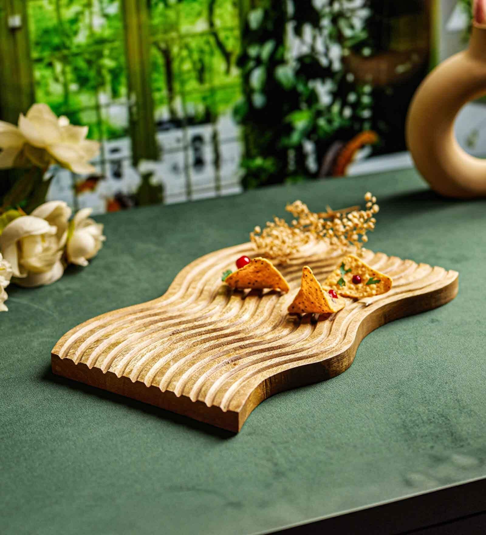 Handcrafted Wooden Zig Zag Platter (1 Piece)