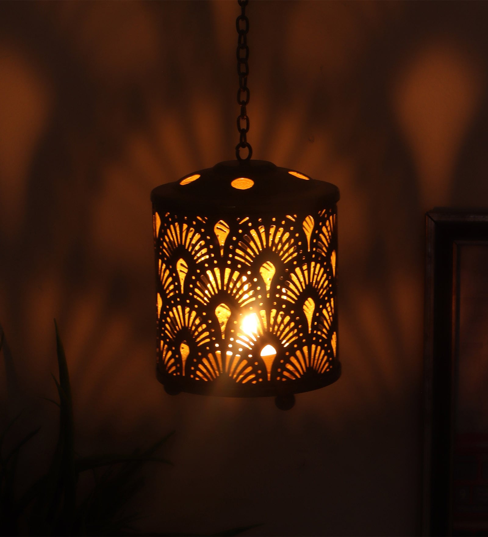 Hanging Gold Round Flower Etching Tealight Holder