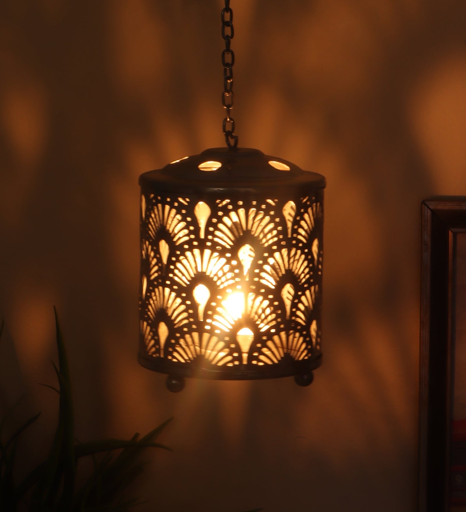 Hanging Silver Round Flower Etching Tealight Holder