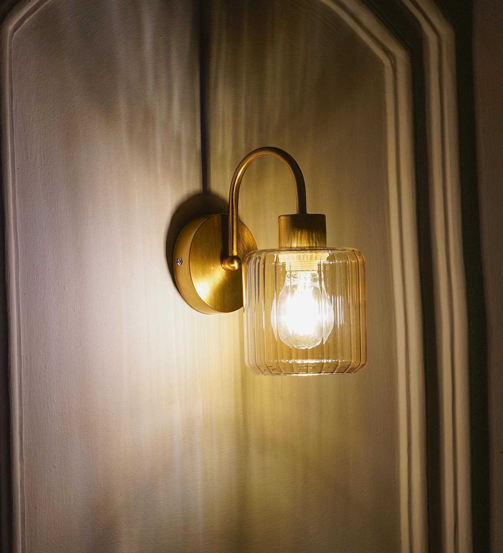 Hendrik Metal & Glass Wall Light (Amber)