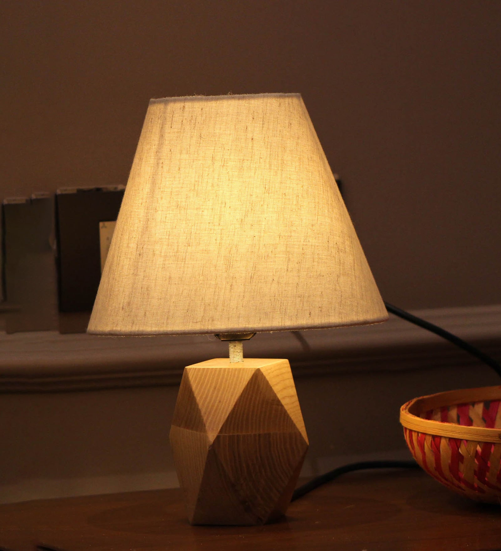 Hexagon Shape Solid Natural Wooden White Lamp Shade Table Lamp