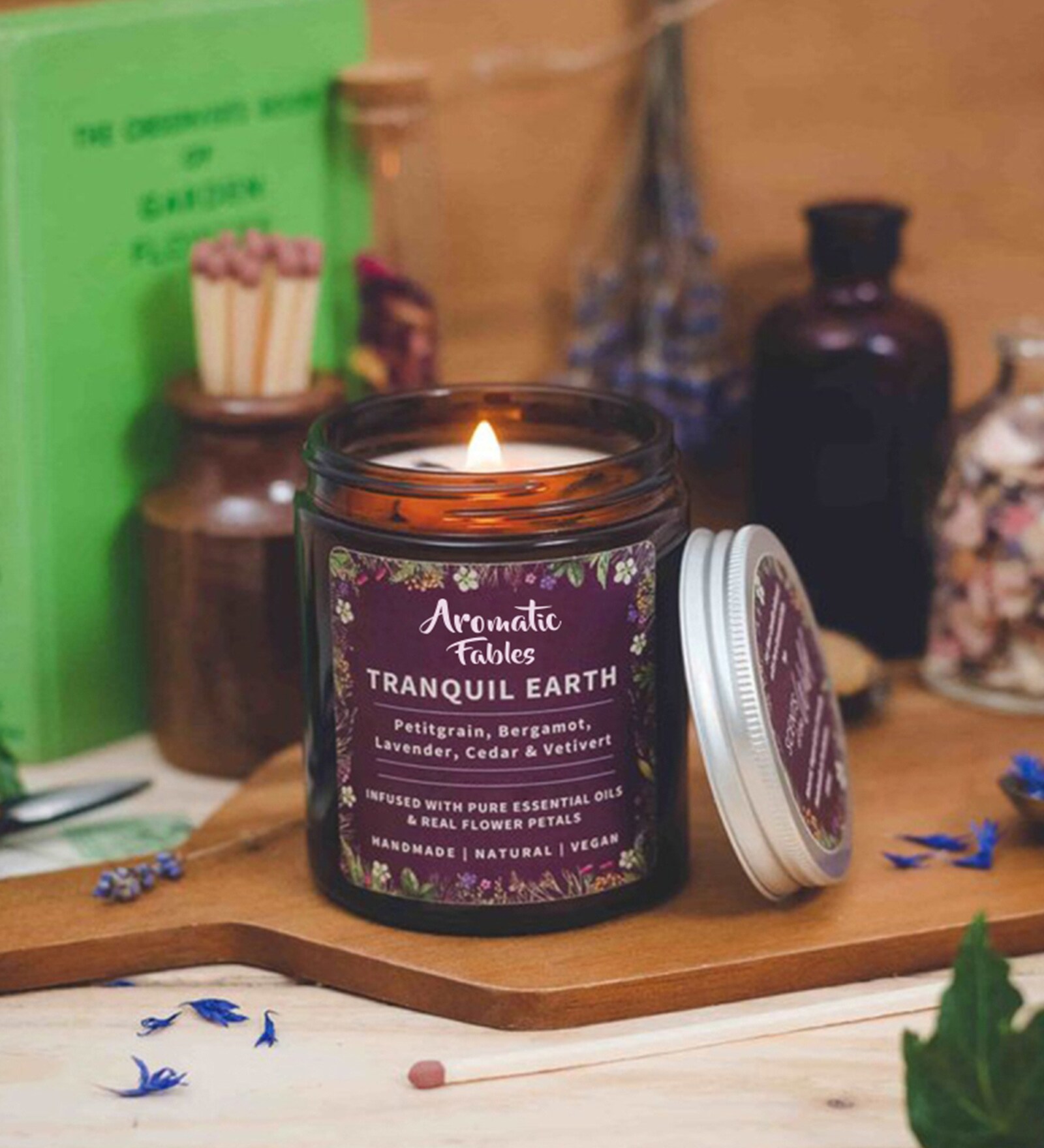 Holiday Lilly Infused Candle A Serene Christmas Aroma in a Glass Jar