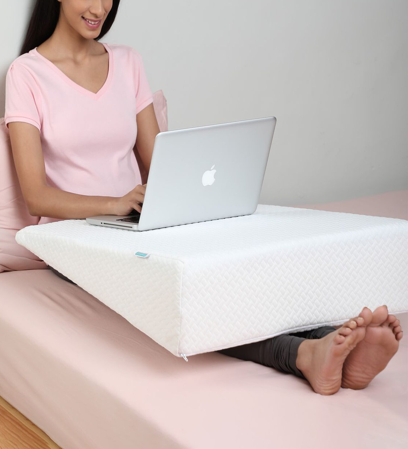 Orthopedic HR & Memory Foam White Bed Wedge 28X24 Inch In Big Size