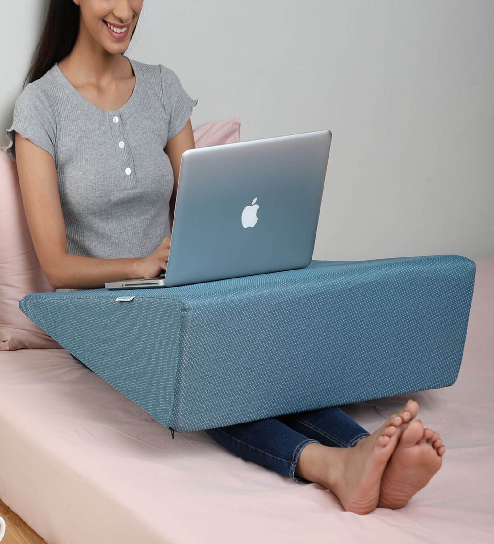 Orthopedic HR & Memory Foam Blue Bed Wedge 24X24 Inch In Big Size