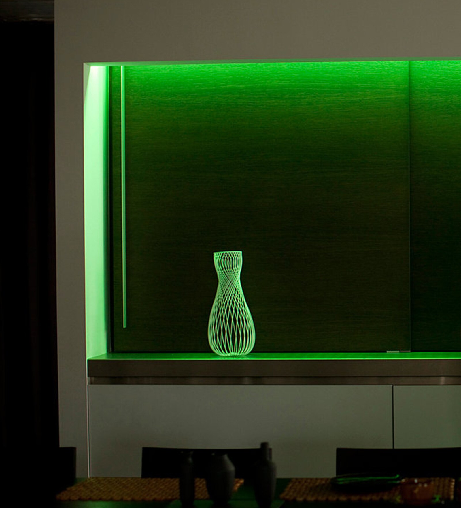 Elegant White Aluminium Smart Lamp