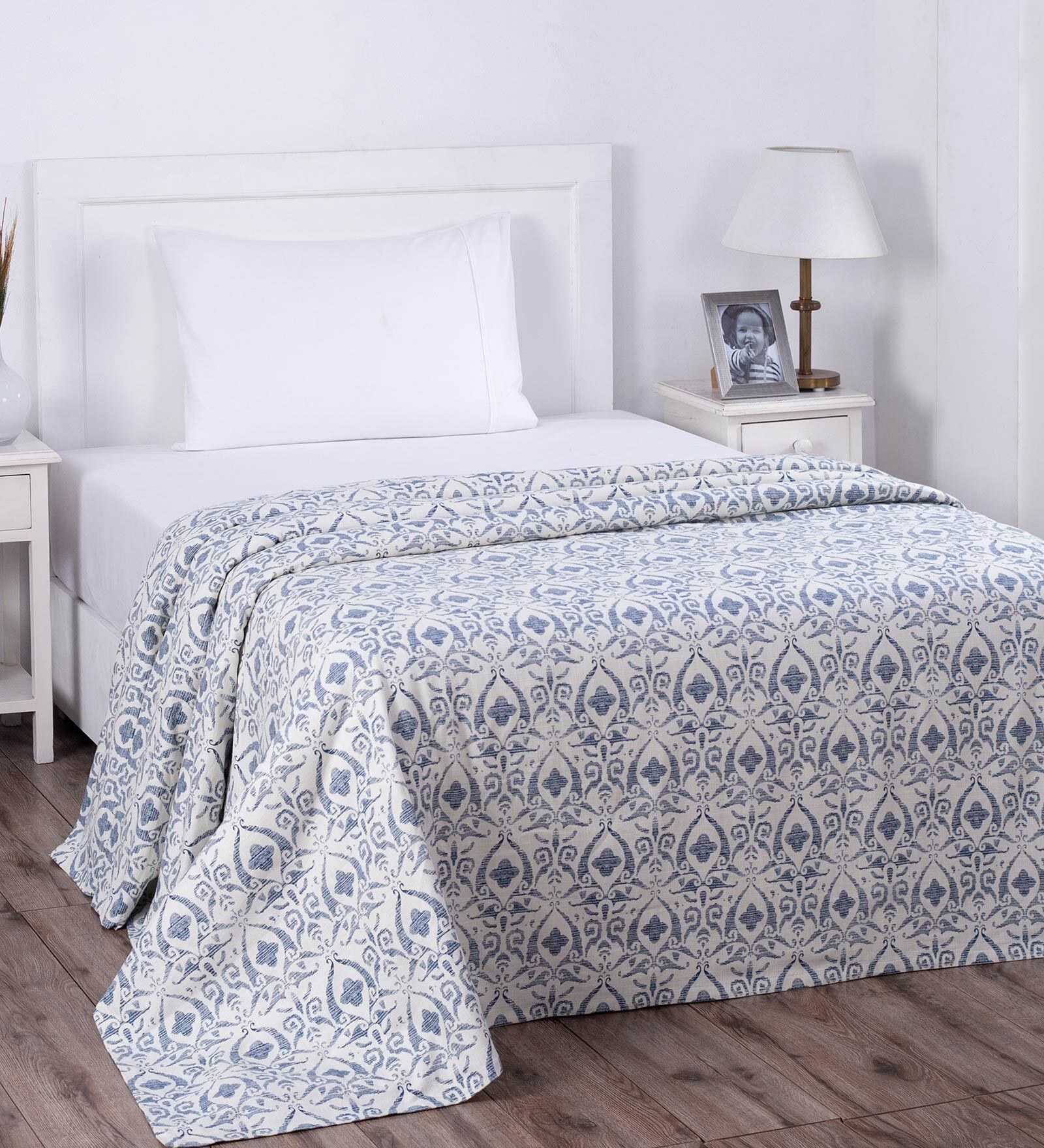 Buy Blue Abstract 300 TC Cotton And Viscose Single Bed Cover By Maspar Buy Blue Abstract 300 TC Cotton And Viscose Single Bed Cover By Maspar